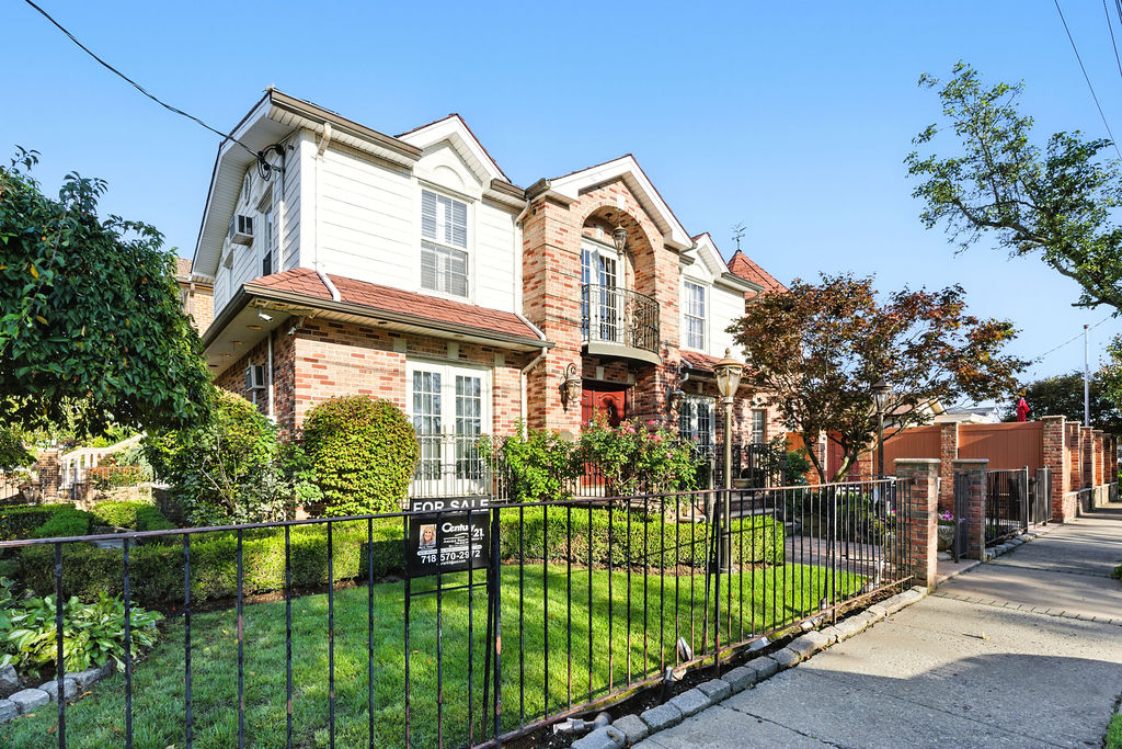 Howard Beach, New York, 11414, United States, 4 Bedrooms Bedrooms, ,4 BathroomsBathrooms,Residential,For Sale,1984168