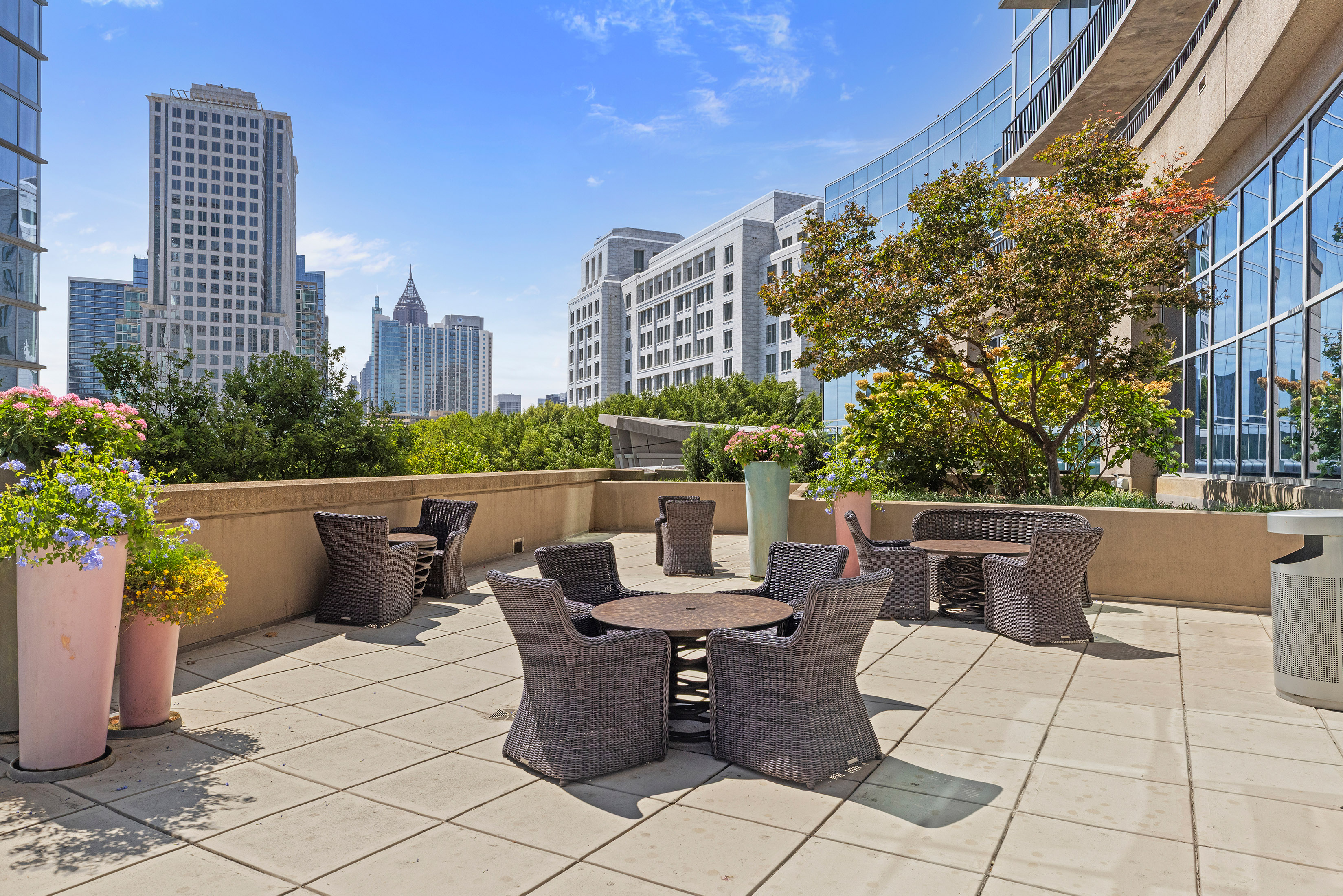  Exceptional Condo Offer Offers an Array of Amenities in a Prime Location - 物件實景