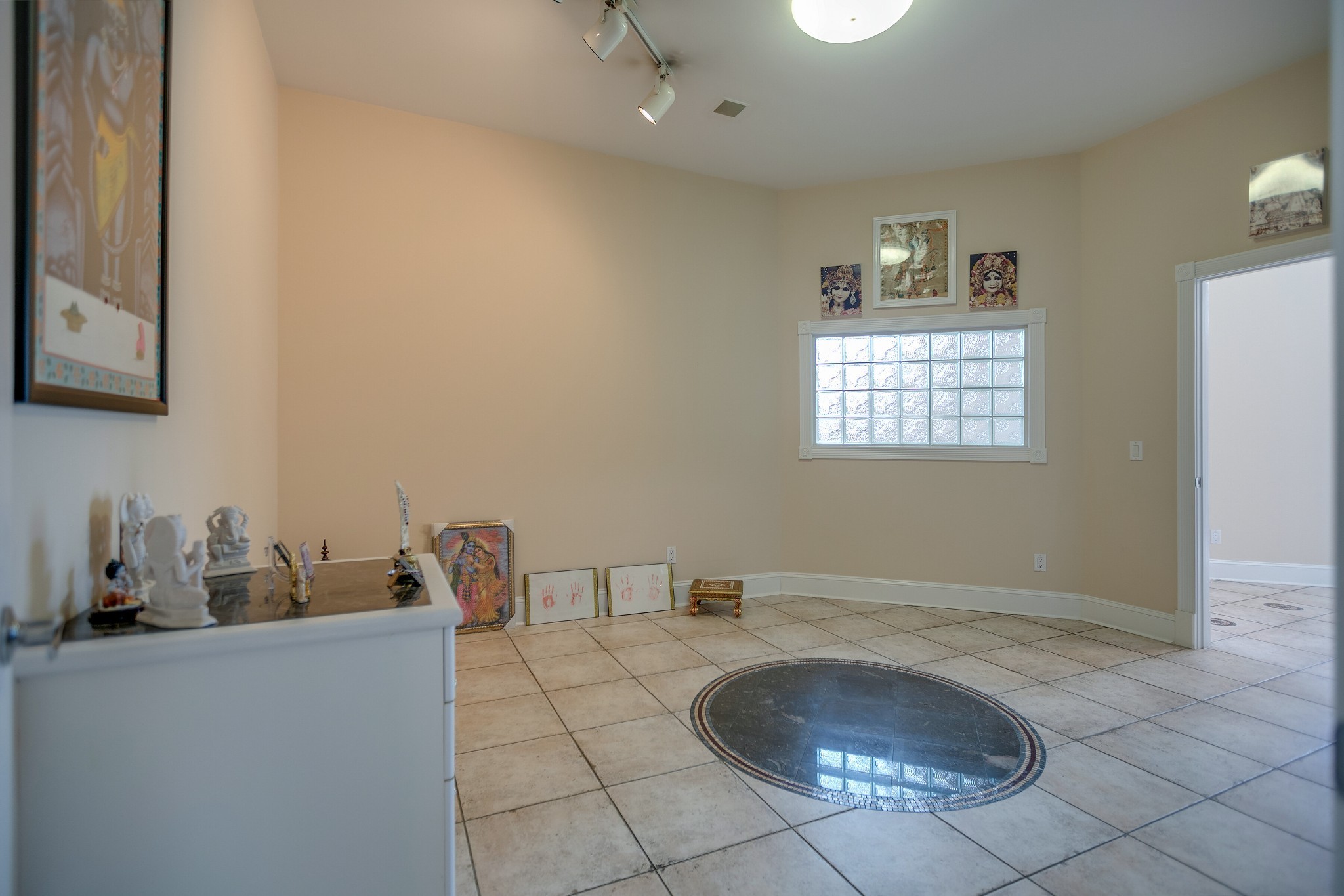 Lawrenceburg, Tennessee, 38464, United States, 4 Bedrooms Bedrooms, ,5 BathroomsBathrooms,Residential,For Sale,1925440