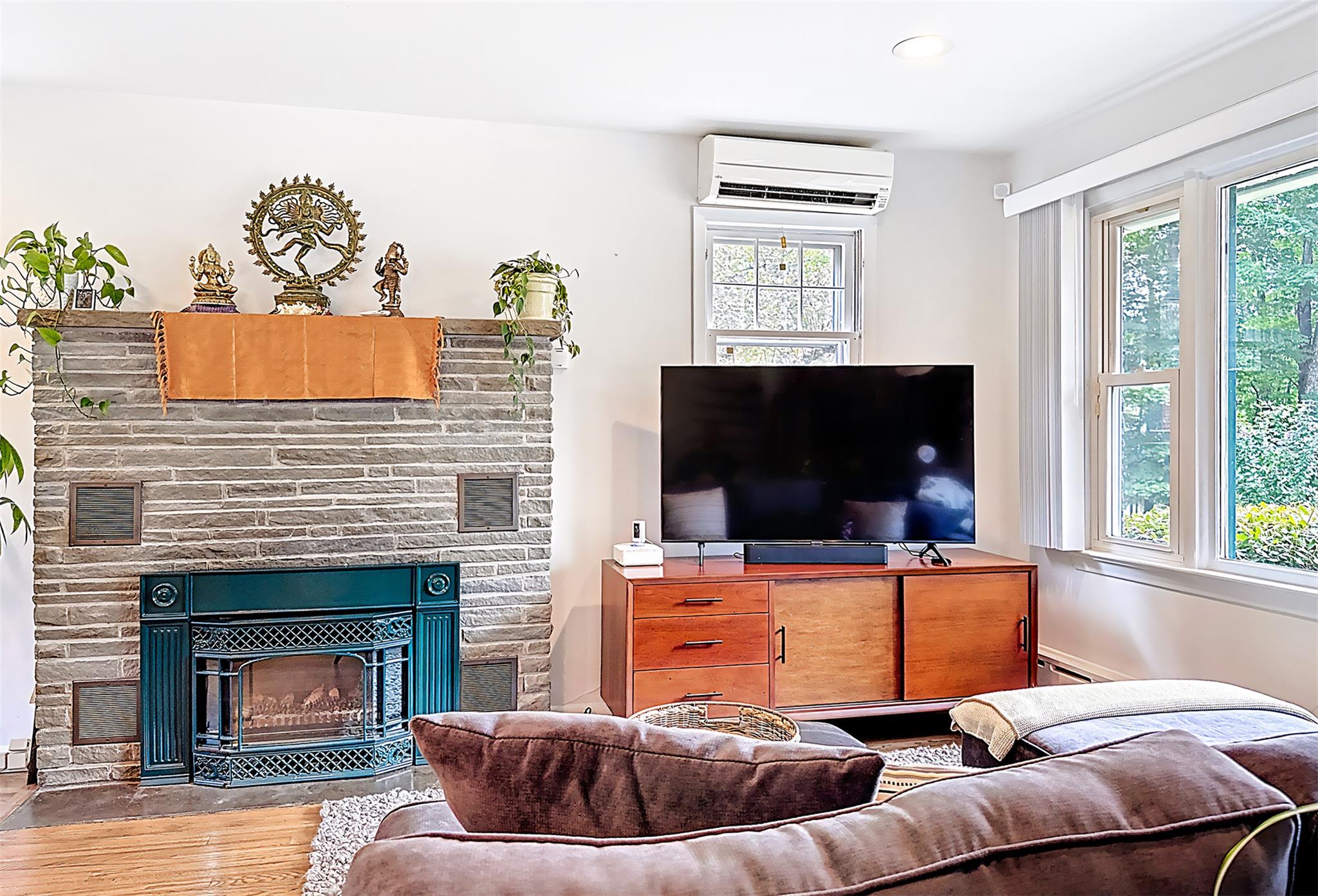 Fallsburg, New York, 12779, United States, 4 Bedrooms Bedrooms, ,2 BathroomsBathrooms,Residential,For Sale,1908547