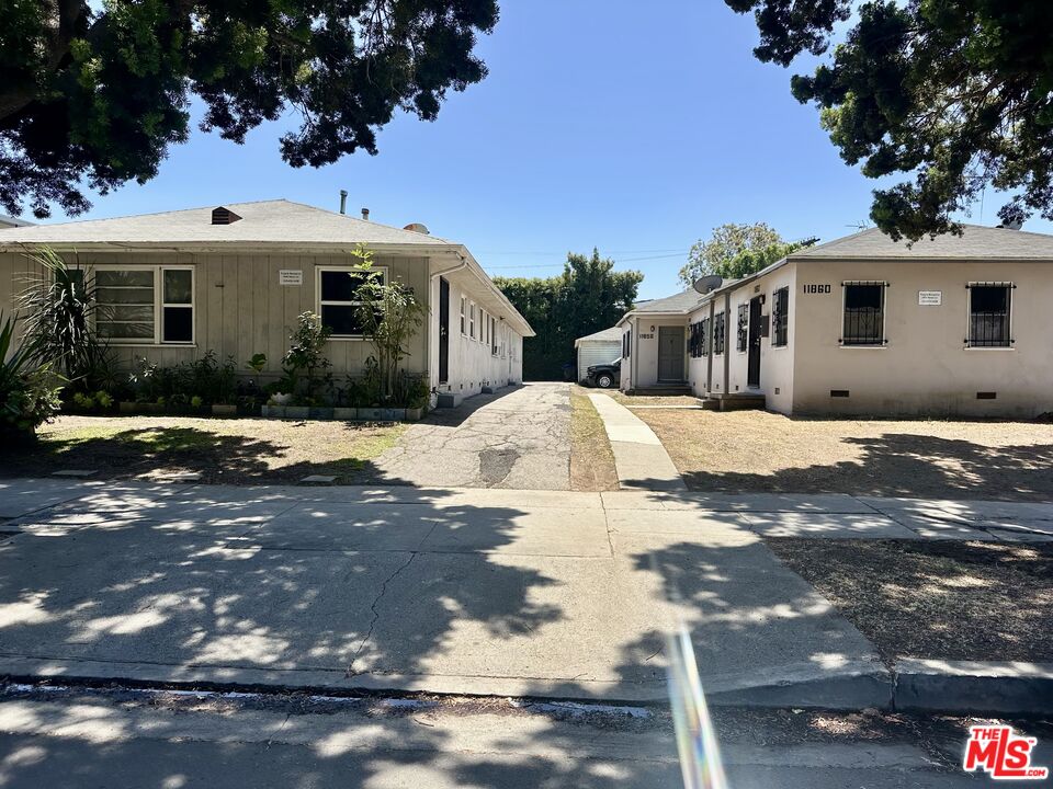 Los Angeles, California, 90066, United States, 7 Bedrooms Bedrooms, ,Residential,For Sale,1867047