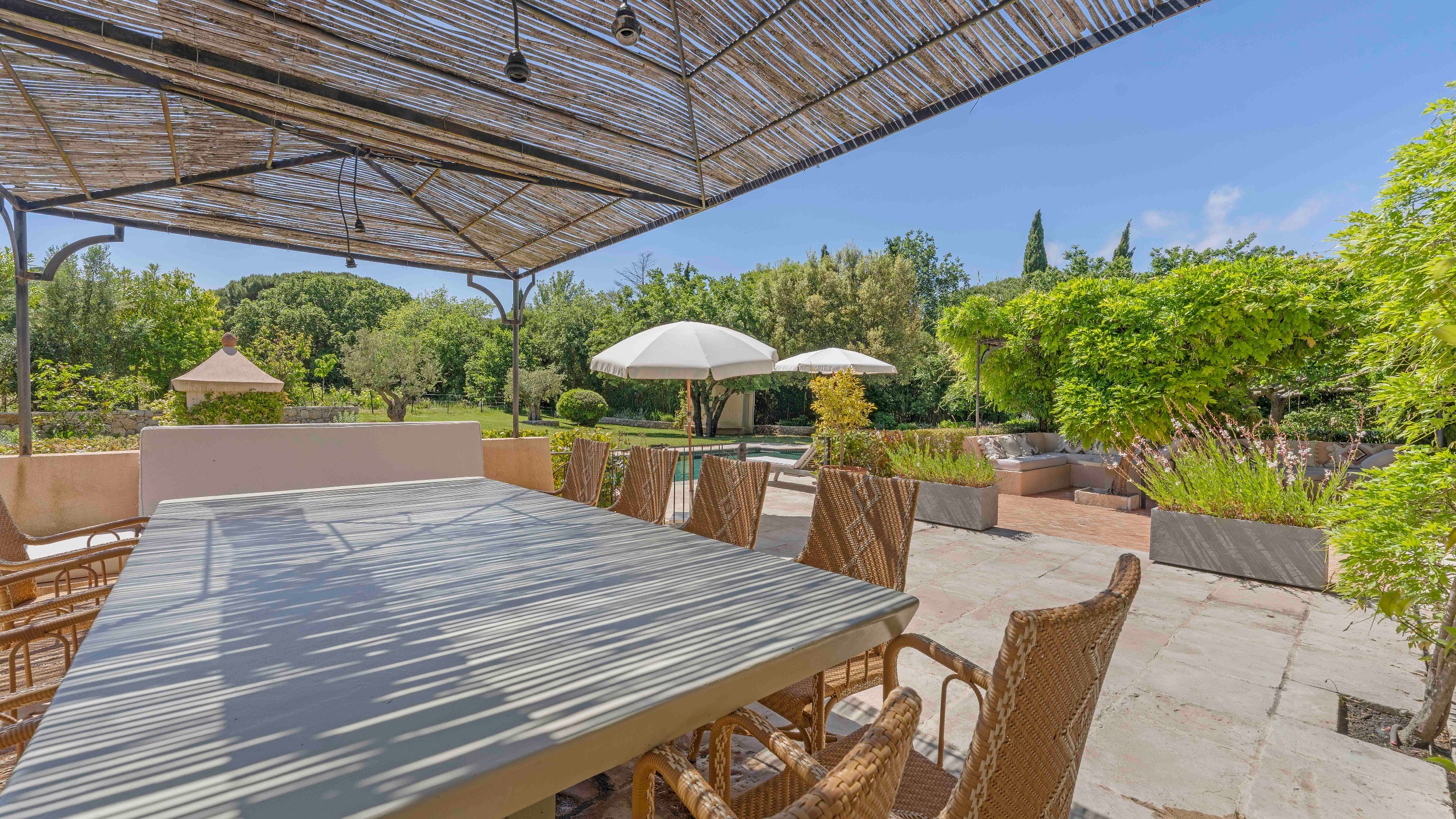  Provençal villa of 210 m² with swimming pool and landscaped garden near Pampelo… - 物件實景