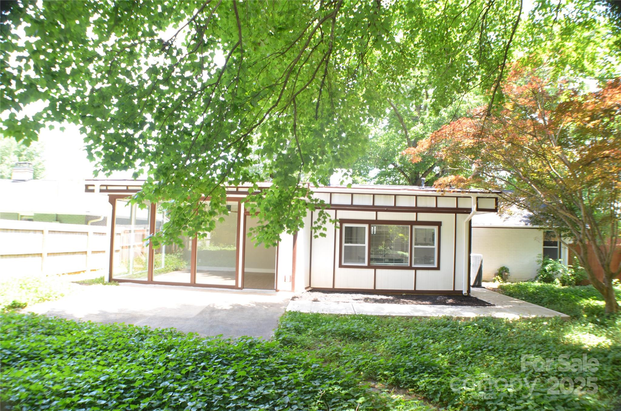 Charlotte, North Carolina, 28210, United States, 3 Bedrooms Bedrooms, ,3 BathroomsBathrooms,Residential,For Sale,1836887