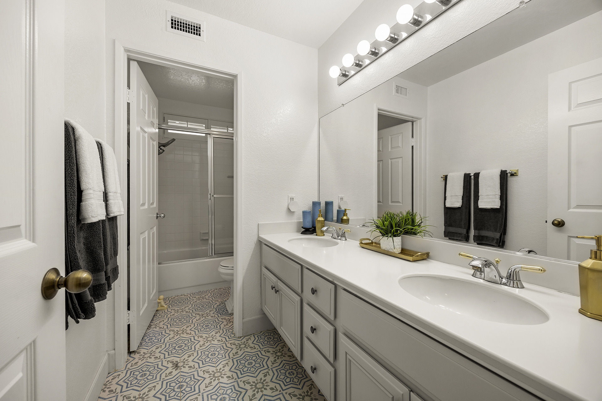 Walnut, California, 91789, United States, 5 Bedrooms Bedrooms, ,3 BathroomsBathrooms,Residential,For Sale,2048876
