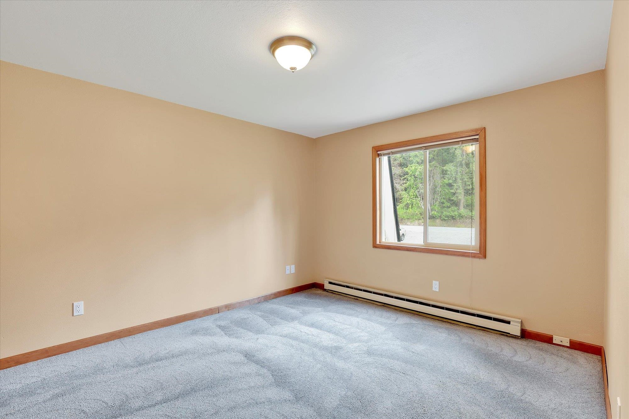 Newman Lake, Washington, 99025, United States, 4 Bedrooms Bedrooms, ,3 BathroomsBathrooms,Residential,For Sale,1929094