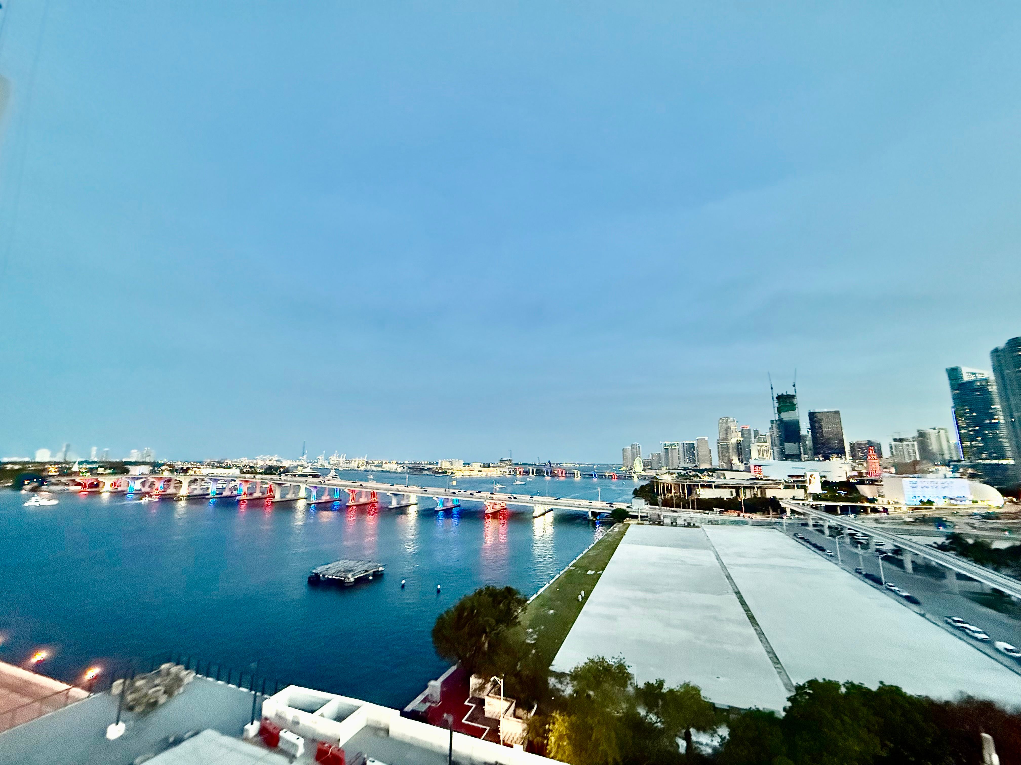  555 NE 15th St, Miami, FL, 33132 - 物件實景