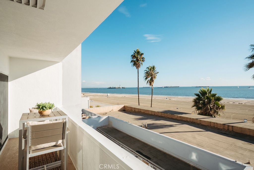 Long Beach, California, 90802, United States, 2 Bedrooms Bedrooms, ,2 BathroomsBathrooms,Residential,For Sale,1994707