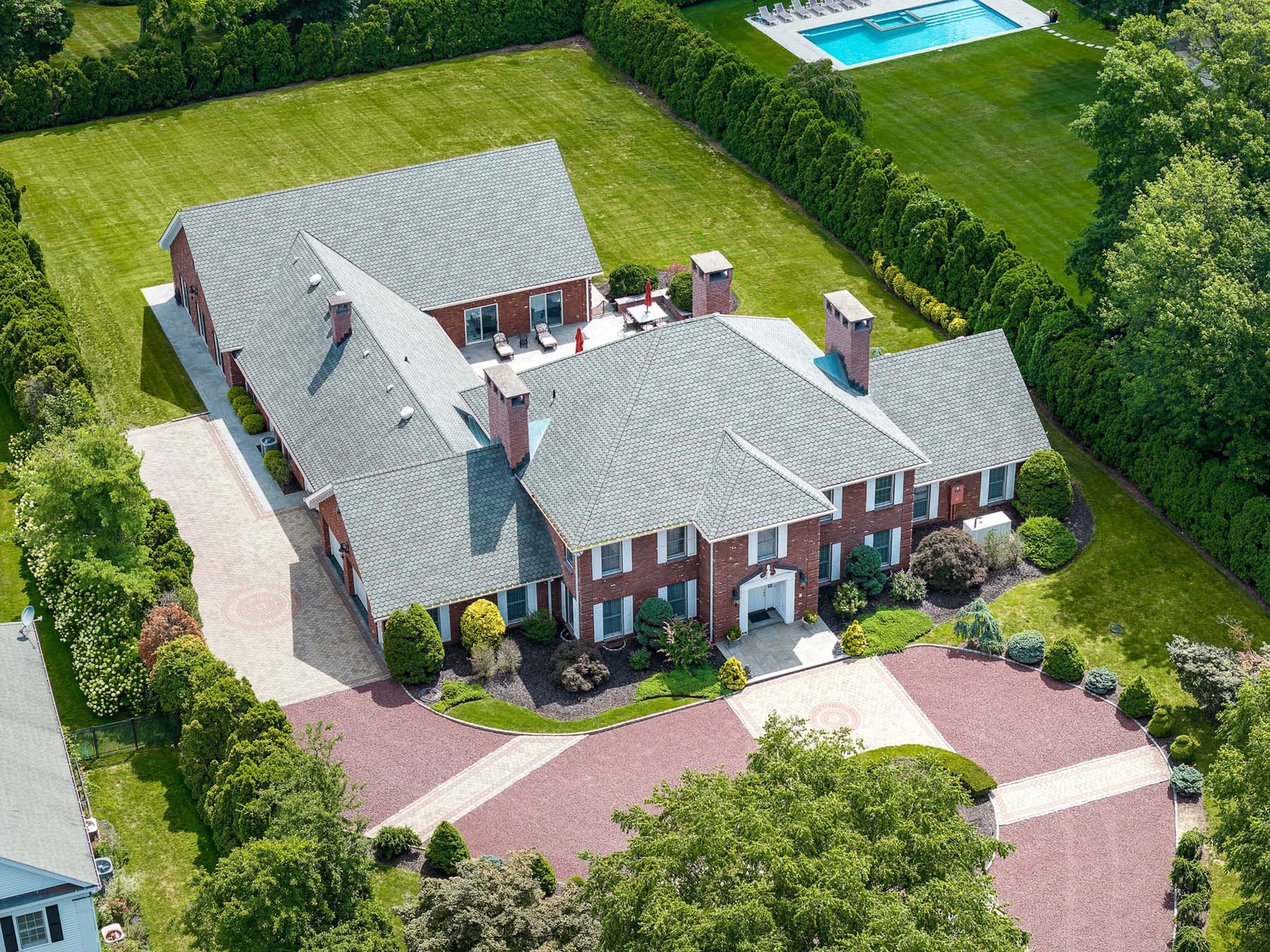  Iconic Georgian Colonial in Scarsdale