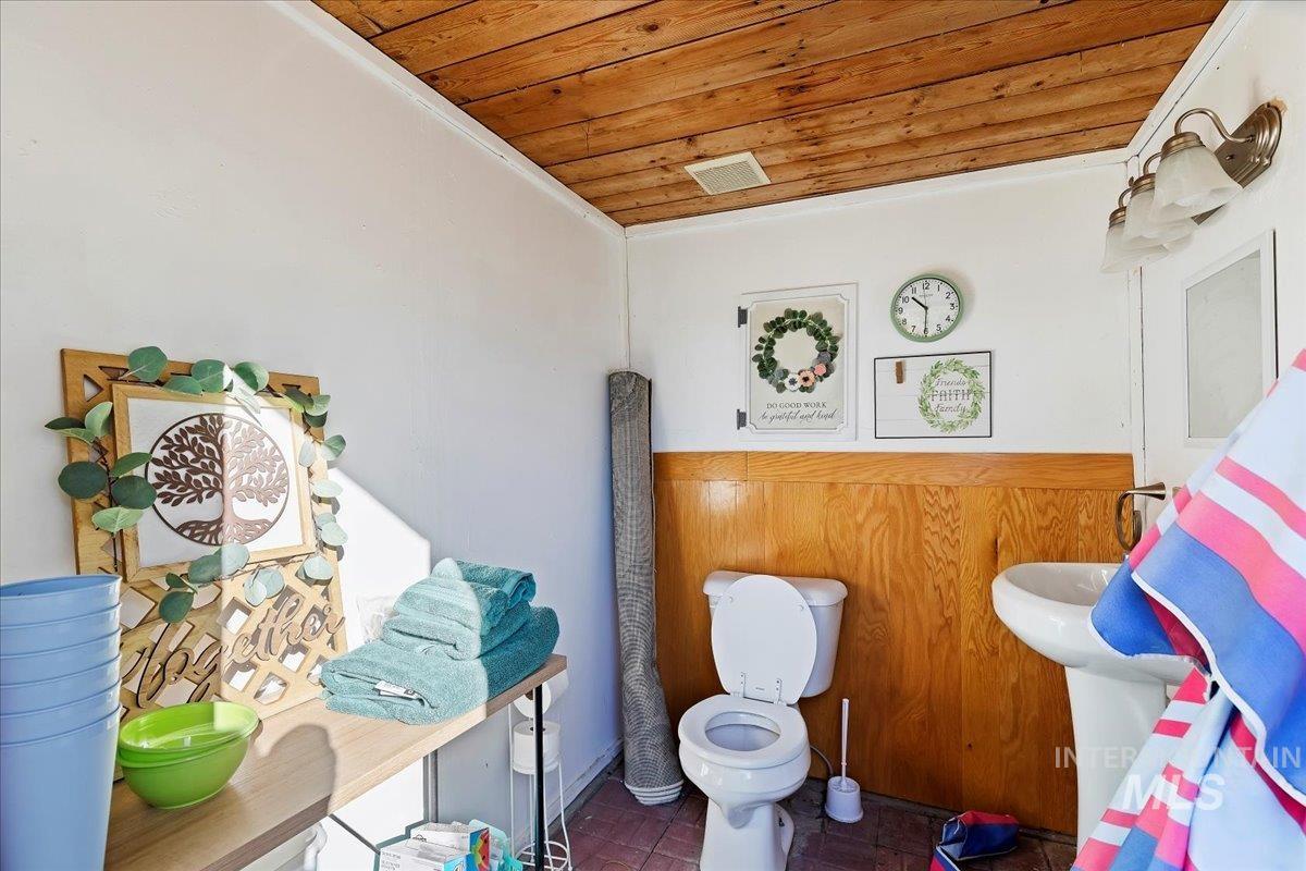 Nampa, Idaho, 83686-8635, United States, 4 Bedrooms Bedrooms, ,4 BathroomsBathrooms,Residential,For Sale,1907739