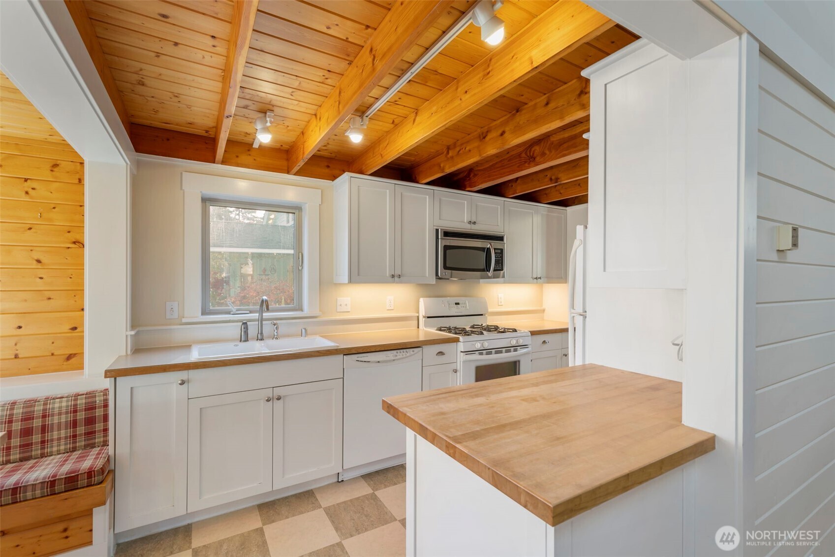 Port Townsend, Washington, 98368, United States, 2 Bedrooms Bedrooms, ,1 BathroomBathrooms,Residential,For Sale,1989470