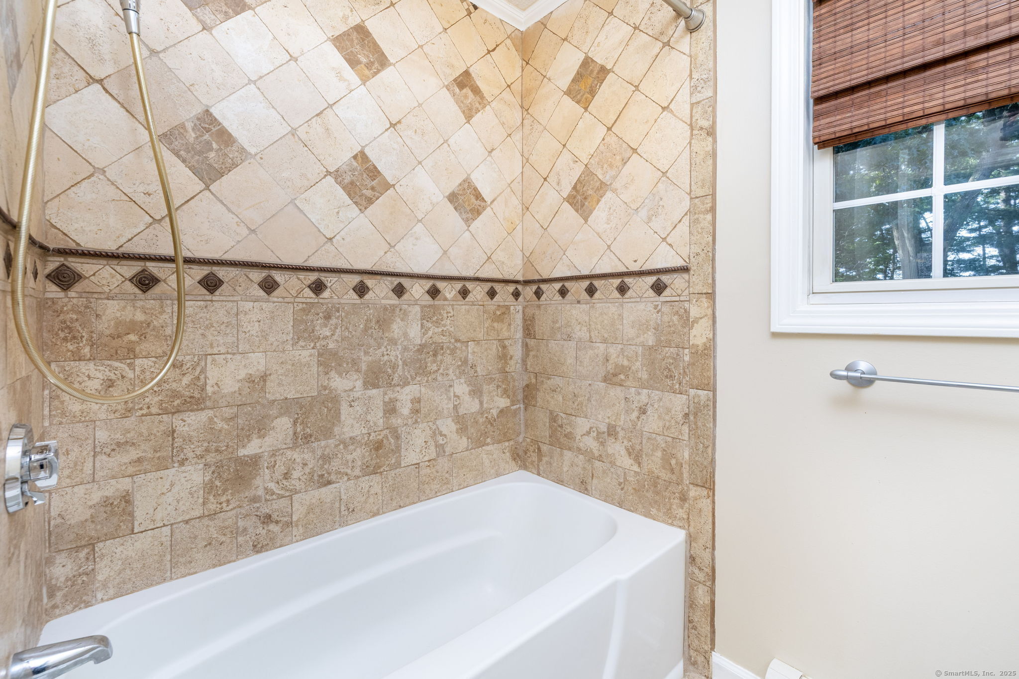 Manchester, Connecticut, 06040, United States, 3 Bedrooms Bedrooms, ,3 BathroomsBathrooms,Residential,For Sale,1917264
