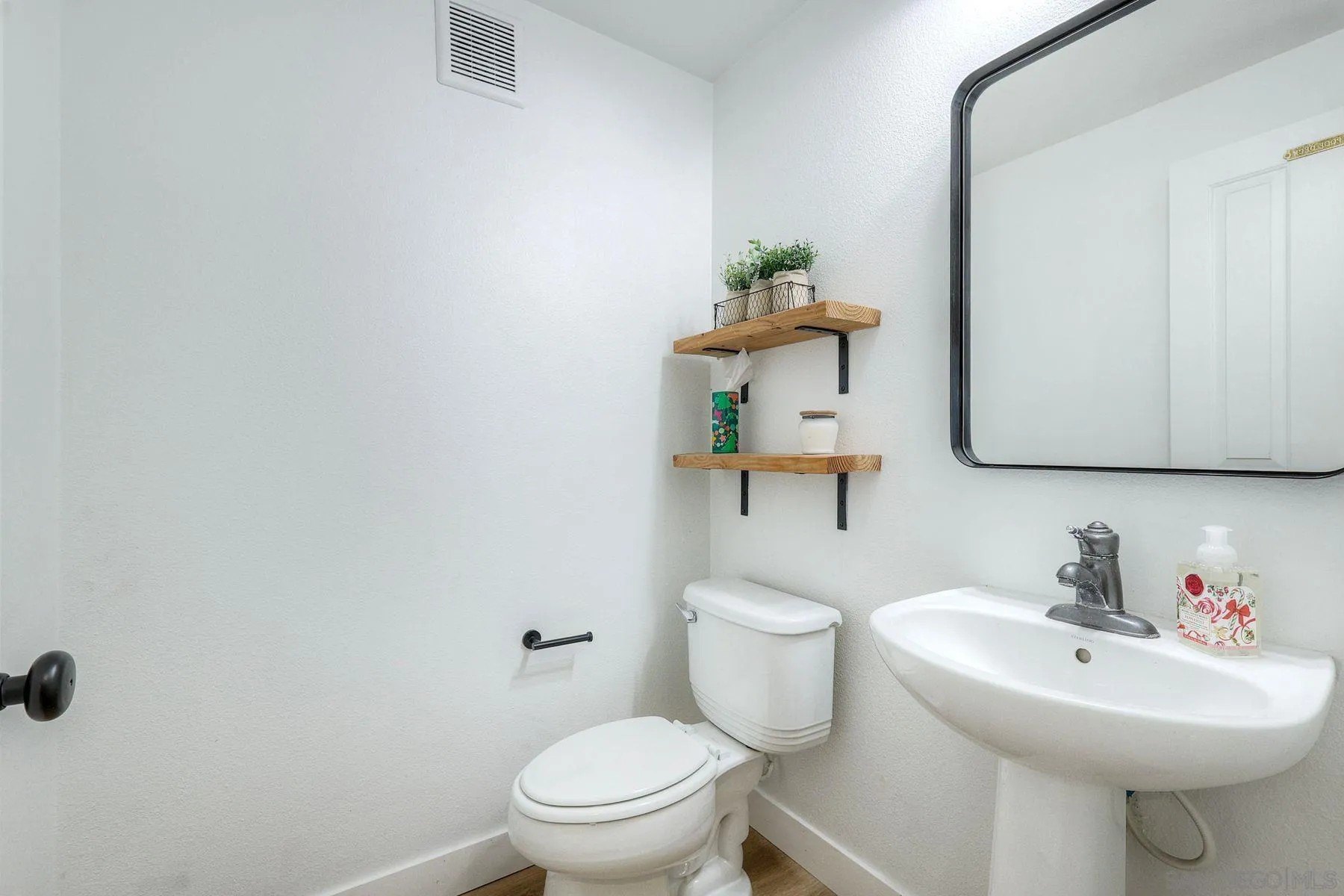 San Diego, California, 92071, United States, 2 Bedrooms Bedrooms, ,3 BathroomsBathrooms,Residential,For Sale,1997470