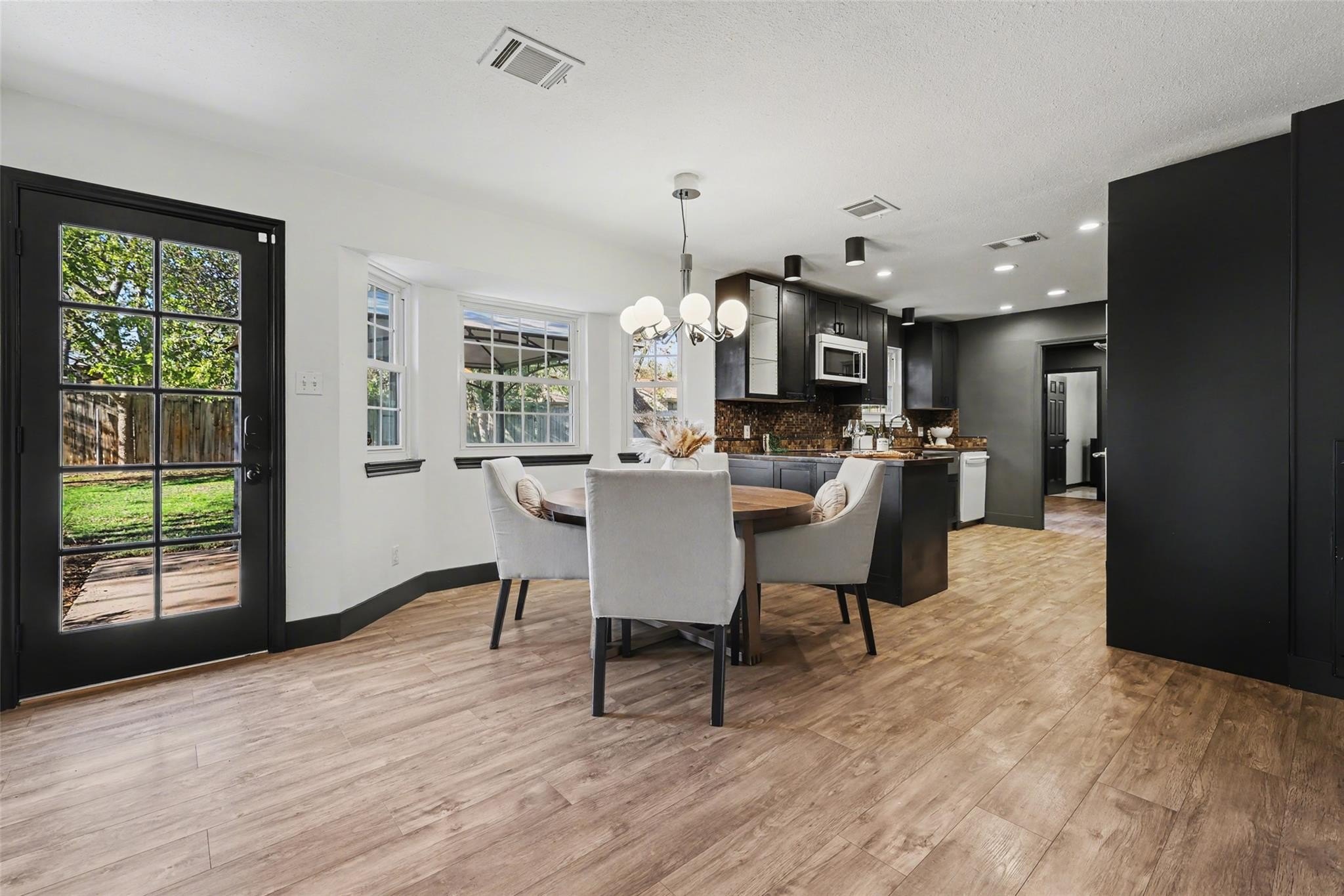 Georgetown, Texas, 78628, United States, 4 Bedrooms Bedrooms, ,3 BathroomsBathrooms,Residential,For Sale,2006153