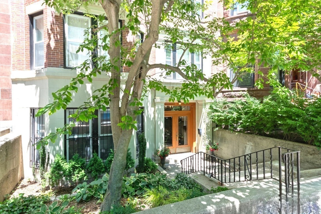Boston, Massachusetts, 02115, United States, 2 Bedrooms Bedrooms, ,1 BathroomBathrooms,Residential,For Sale,1889916