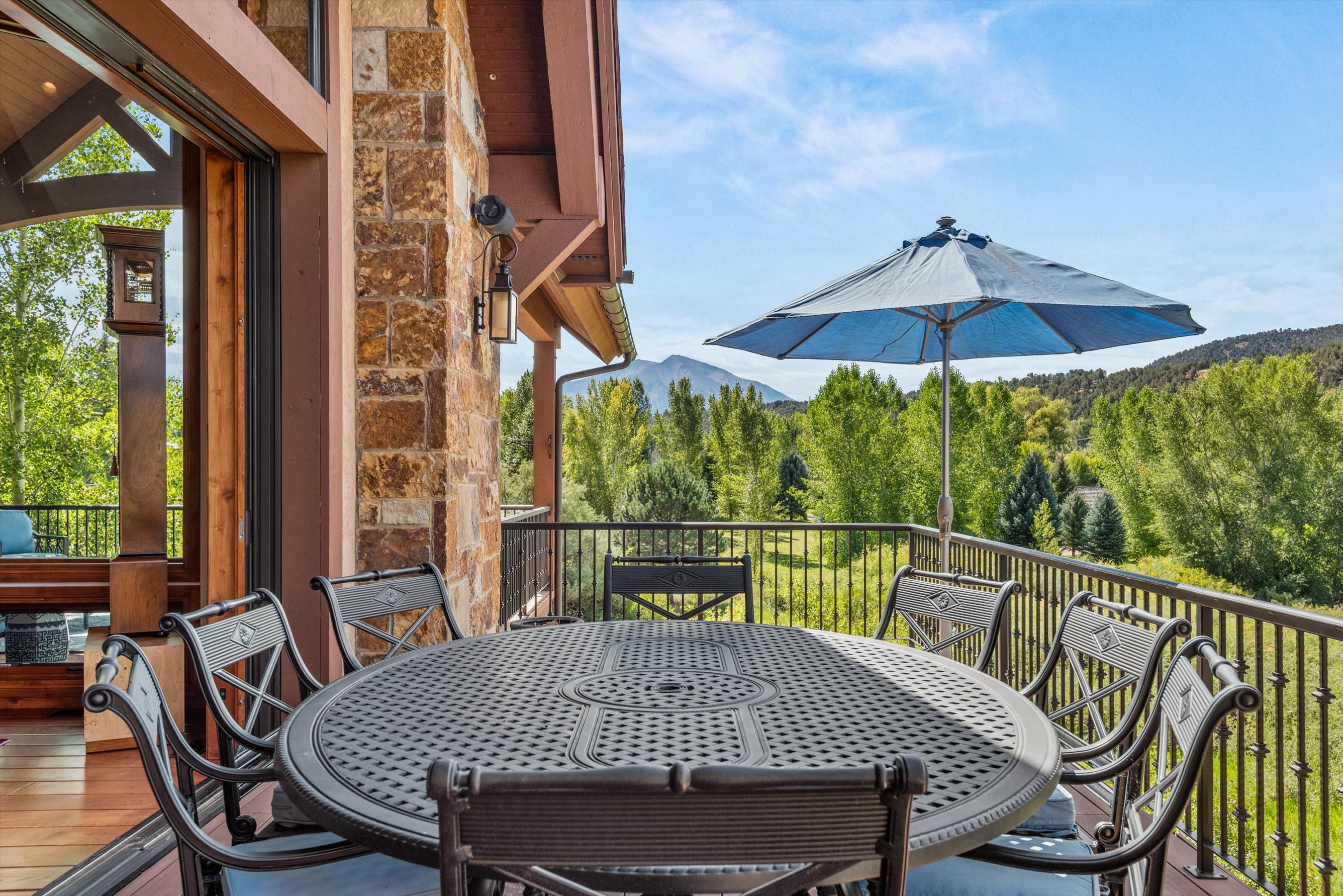  An Exceptional River-View Estate in Aspen Glen - 物件實景