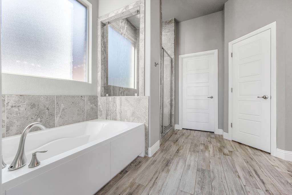 Midland, Texas, 79705, United States, 5 Bedrooms Bedrooms, ,5 BathroomsBathrooms,Residential,For Sale,1998422