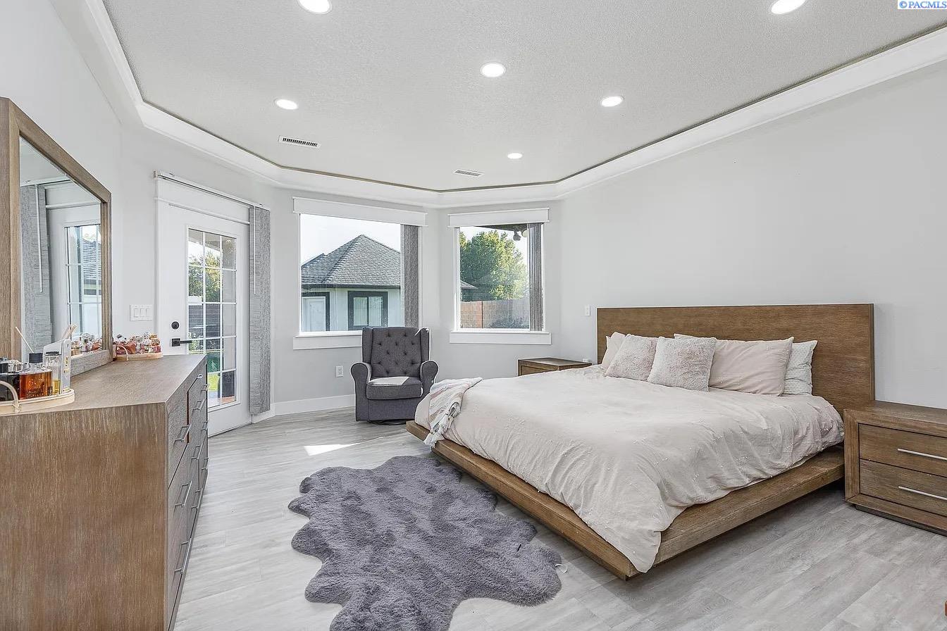 Kennewick, Washington, 99336, United States, 7 Bedrooms Bedrooms, ,7 BathroomsBathrooms,Residential,For Sale,1983847