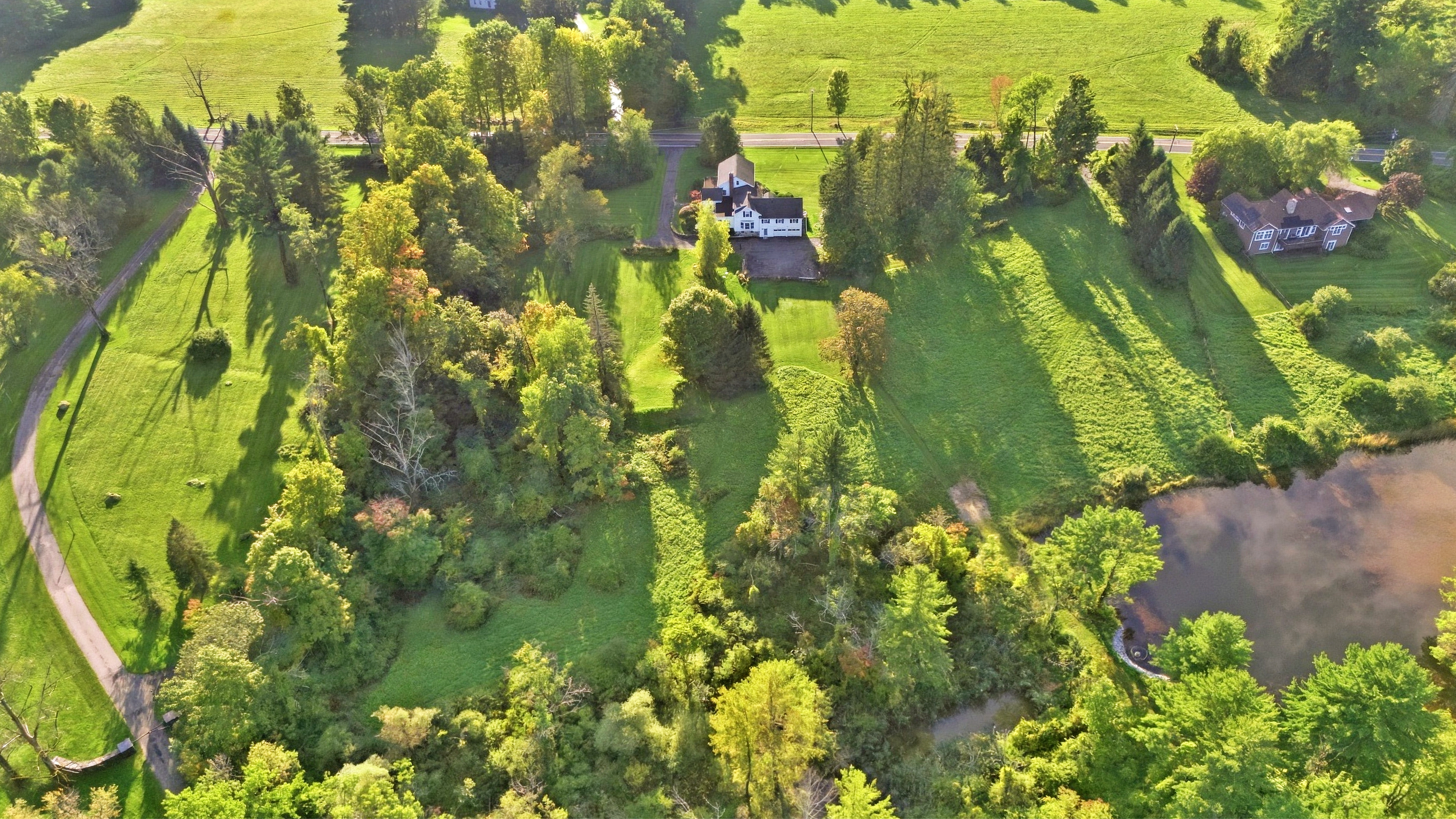  Richmond Estate Near Tanglewood: 5+ Acres, Pond Access, & Bonus Suite - 物件實景