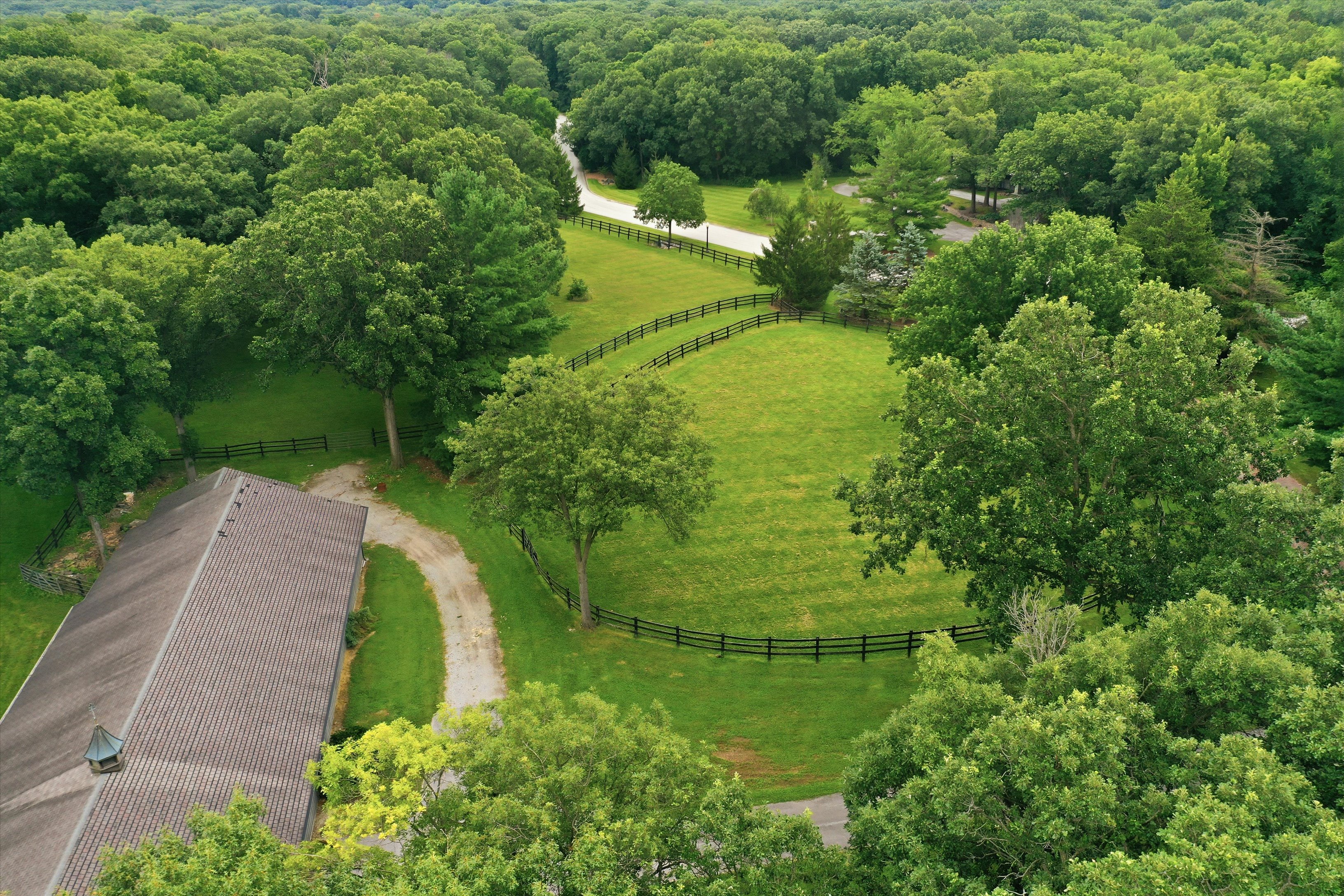  Private Country Estate Situated on Over Nine Acres of Beautiful Open Grounds - 物件實景