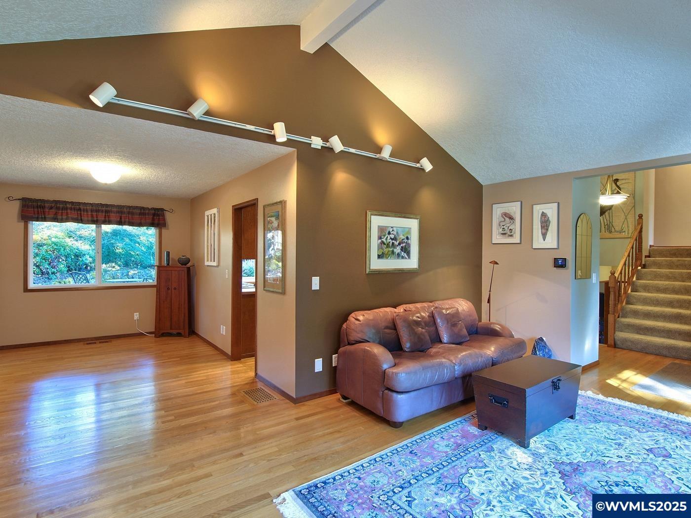 Portland, Oregon, 97229, United States, 4 Bedrooms Bedrooms, ,3 BathroomsBathrooms,Residential,For Sale,1958422