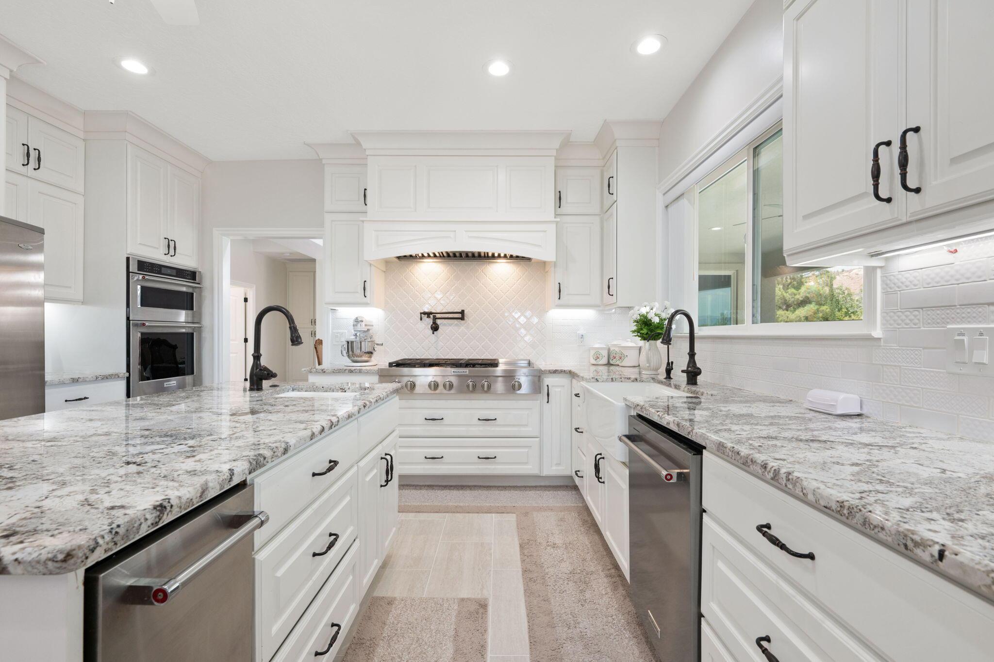 Leeds, Utah, 84746, United States, 5 Bedrooms Bedrooms, ,3 BathroomsBathrooms,Residential,For Sale,1914363