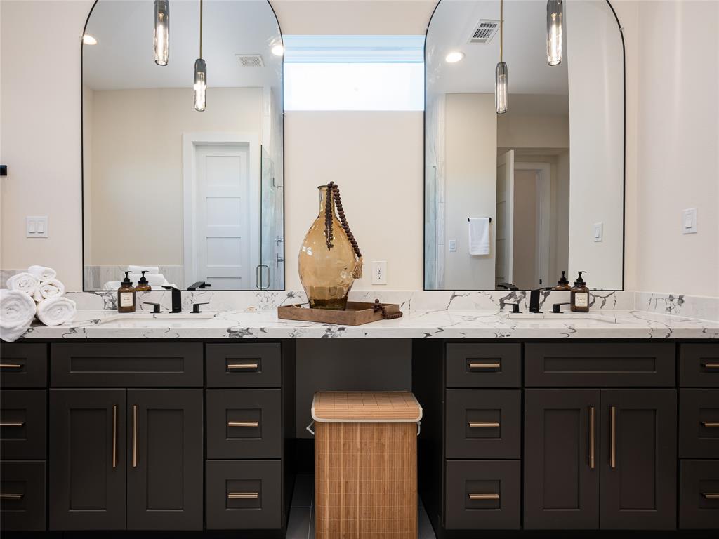 Houston, Texas, 77007, United States, 3 Bedrooms Bedrooms, ,4 BathroomsBathrooms,Residential,For Sale,1723683