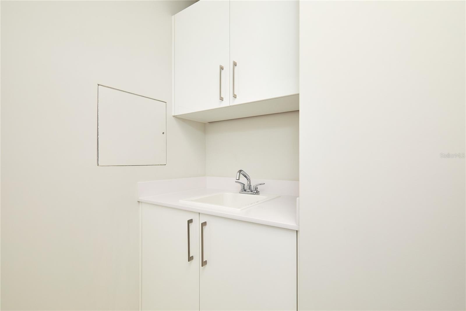 ST PETERSBURG, Florida, 33701, United States, 2 Bedrooms Bedrooms, ,3 BathroomsBathrooms,Residential,For Sale,1981835