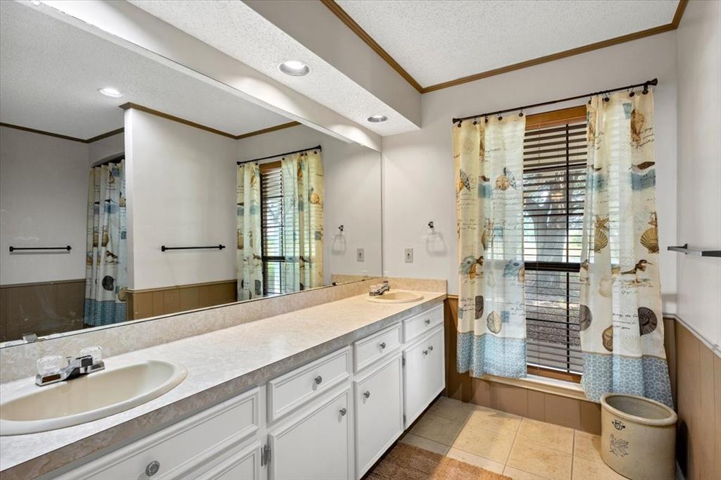 Kaufman, Texas, 75142, United States, 3 Bedrooms Bedrooms, ,2 BathroomsBathrooms,Residential,For Sale,1848066