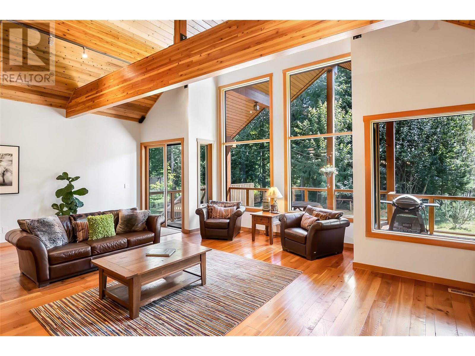 REVELSTOKE, British Columbia, V0E 2S3, CA, 6 Bedrooms Bedrooms, ,4 BathroomsBathrooms,Residential,For Sale,1912503