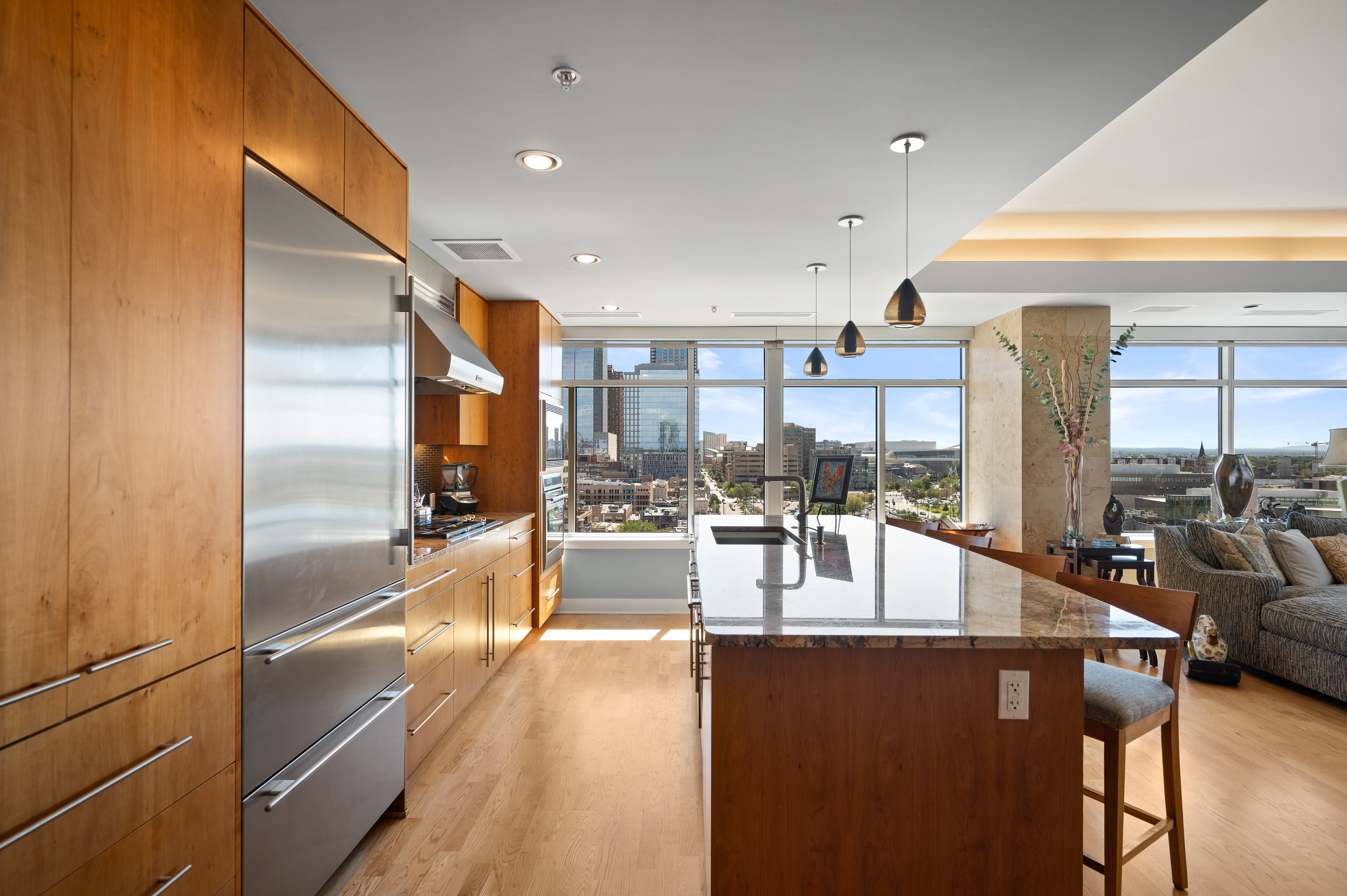  Impeccably Maintained Residence With Incredible Mountain And City Views - 物件實景