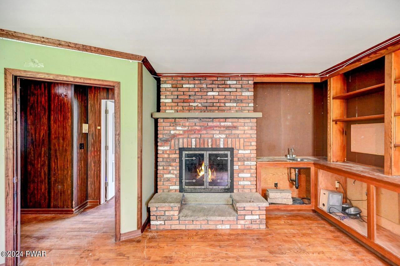 Hawley, Pennsylvania, 18428, United States, 5 Bedrooms Bedrooms, ,4 BathroomsBathrooms,Residential,For Sale,1979290