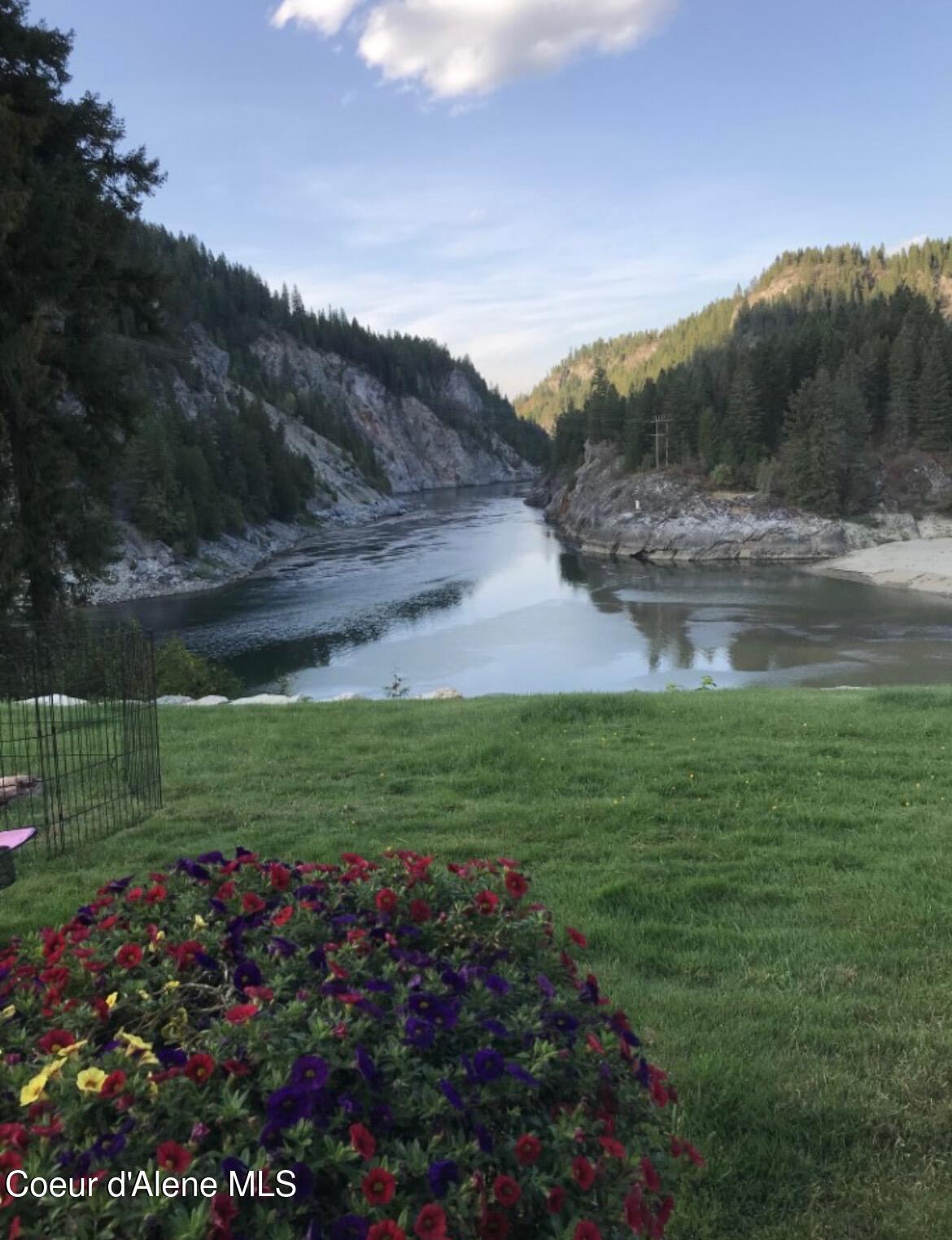 Metaline Falls, Washington, 99153, United States, 5 Bedrooms Bedrooms, ,3 BathroomsBathrooms,Residential,For Sale,1980097