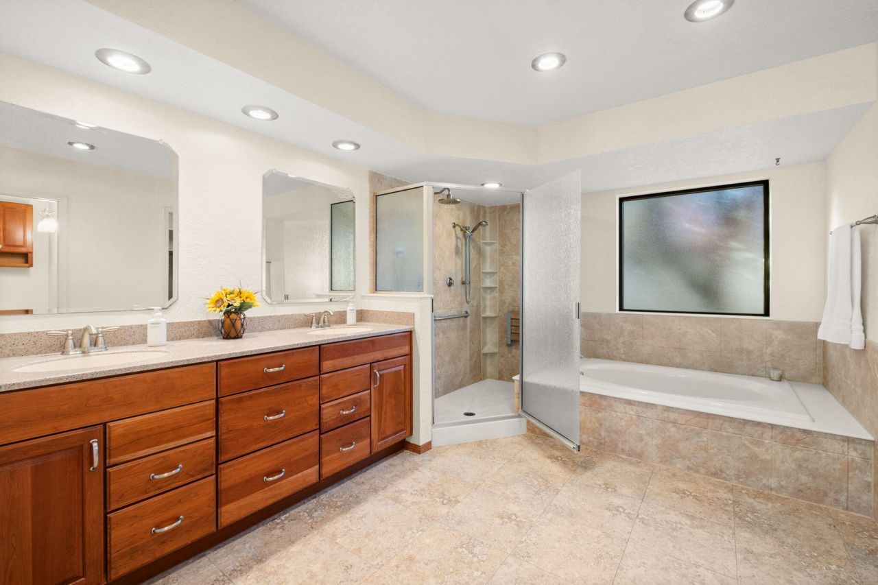 Albuquerque, New Mexico, 87111, United States, 4 Bedrooms Bedrooms, ,3 BathroomsBathrooms,Residential,For Sale,1947395