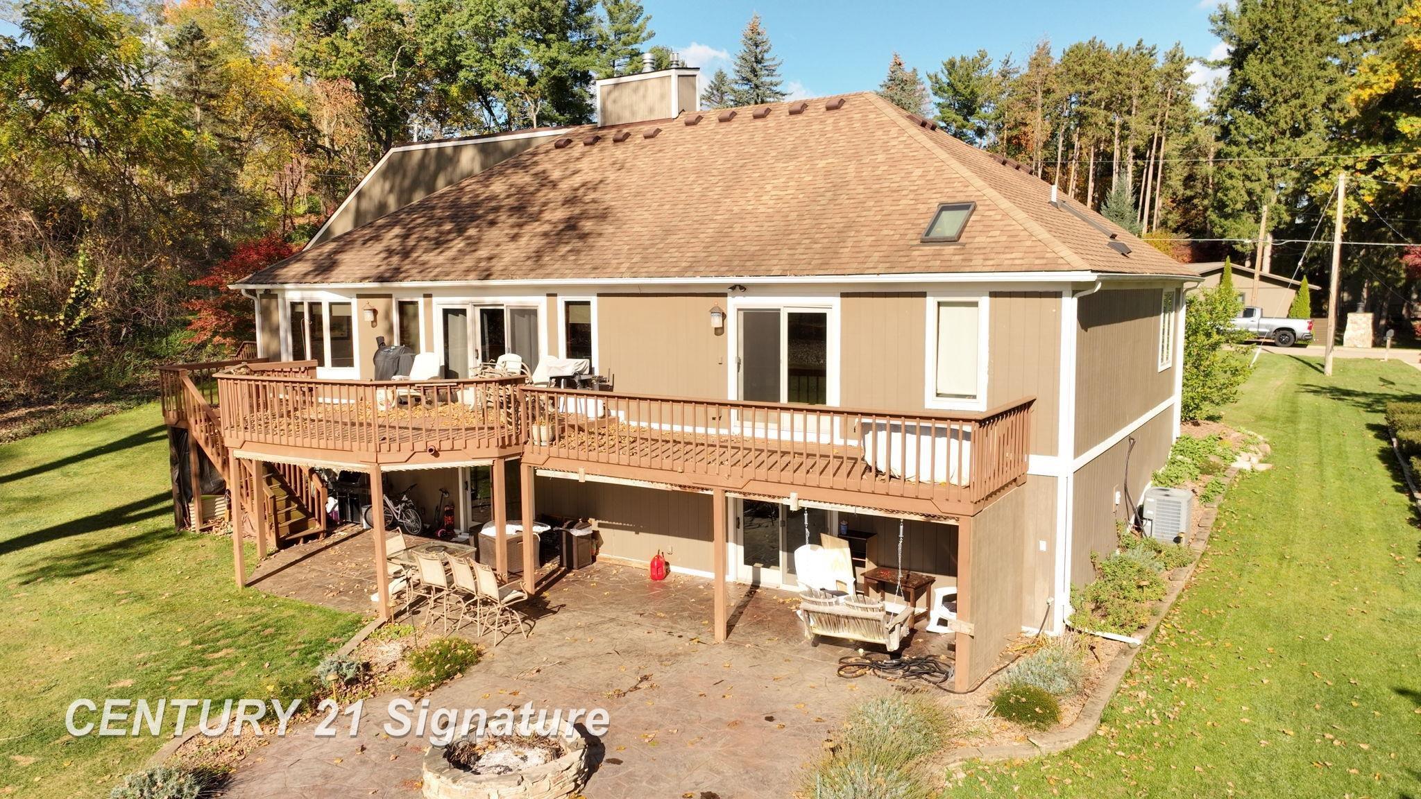 Fenton, Michigan, 48430, United States, 6 Bedrooms Bedrooms, ,4 BathroomsBathrooms,Residential,For Sale,1976063