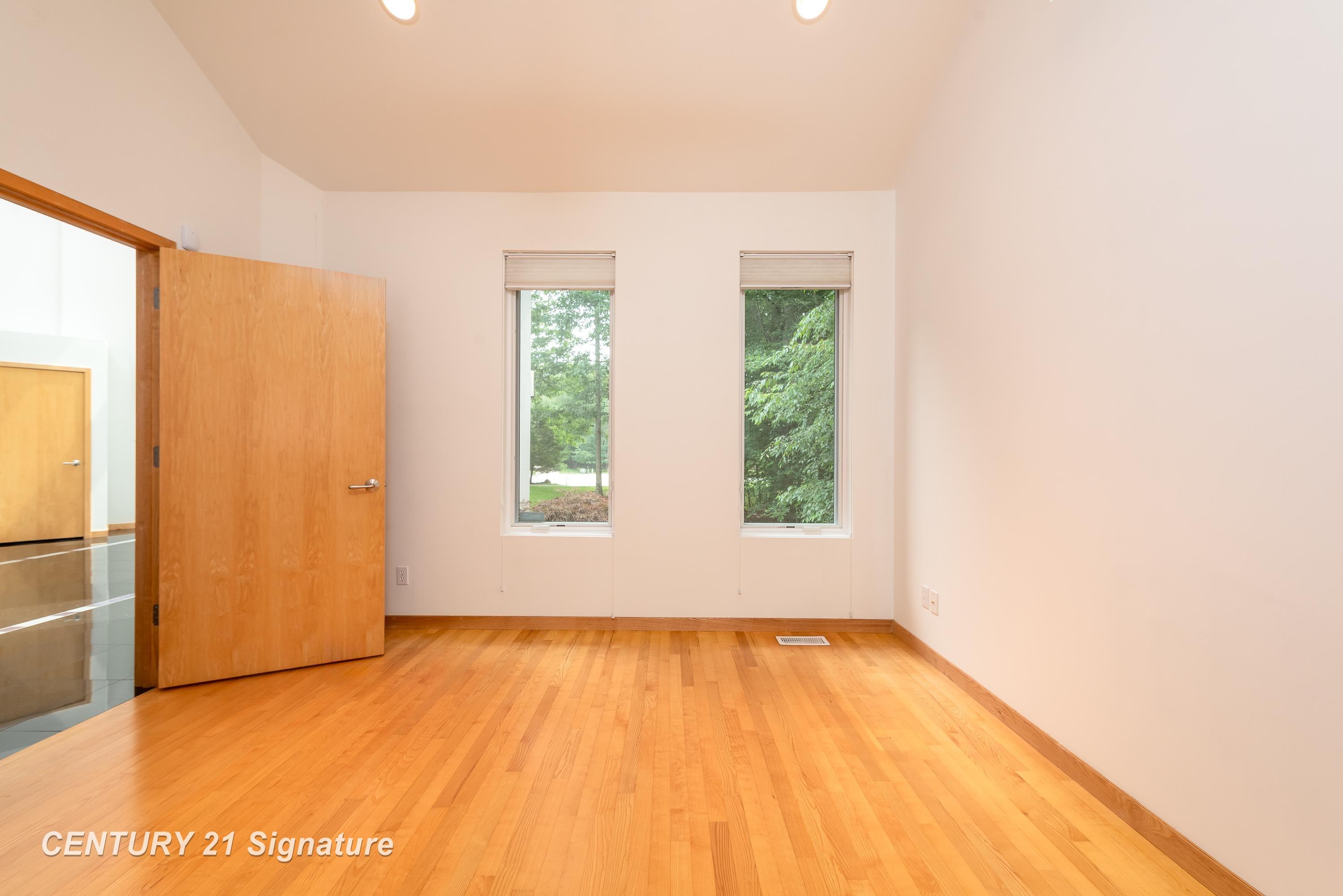 Midland, Michigan, 48642, United States, 4 Bedrooms Bedrooms, ,5 BathroomsBathrooms,Residential,For Sale,2019311