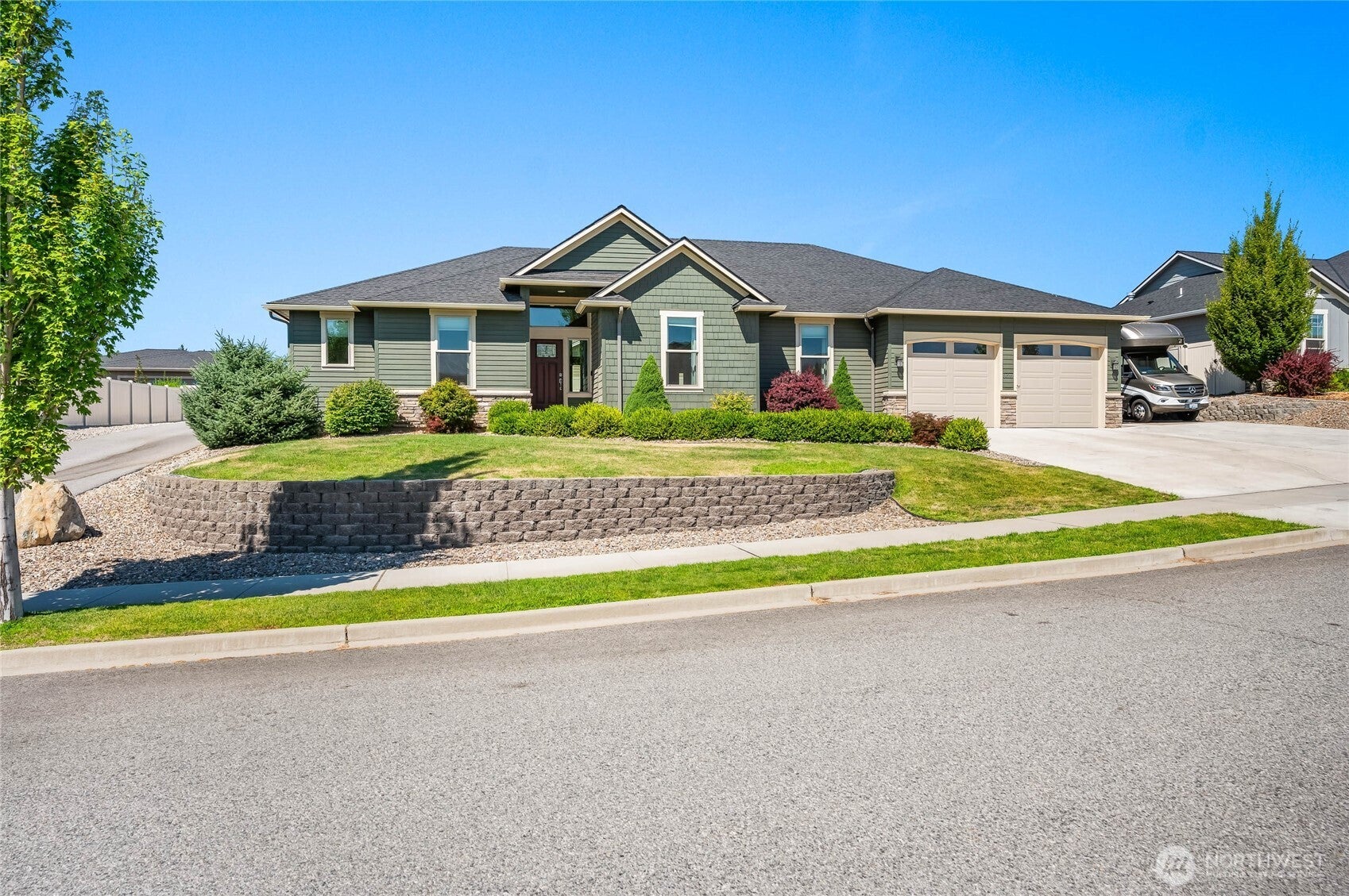 Wenatchee, Washington, 98801, United States, 3 Bedrooms Bedrooms, ,2 BathroomsBathrooms,Residential,For Sale,1892856