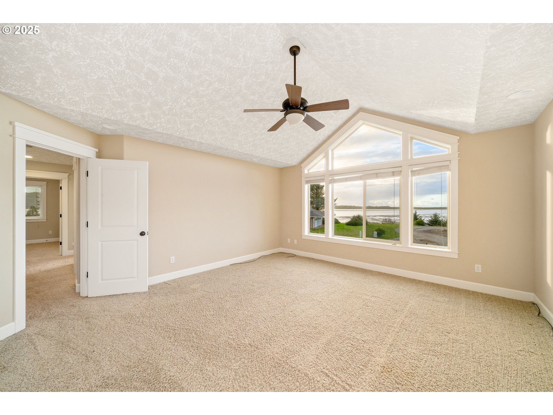 Tillamook, Oregon, 97141, United States, 3 Bedrooms Bedrooms, ,4 BathroomsBathrooms,Residential,For Sale,1998230