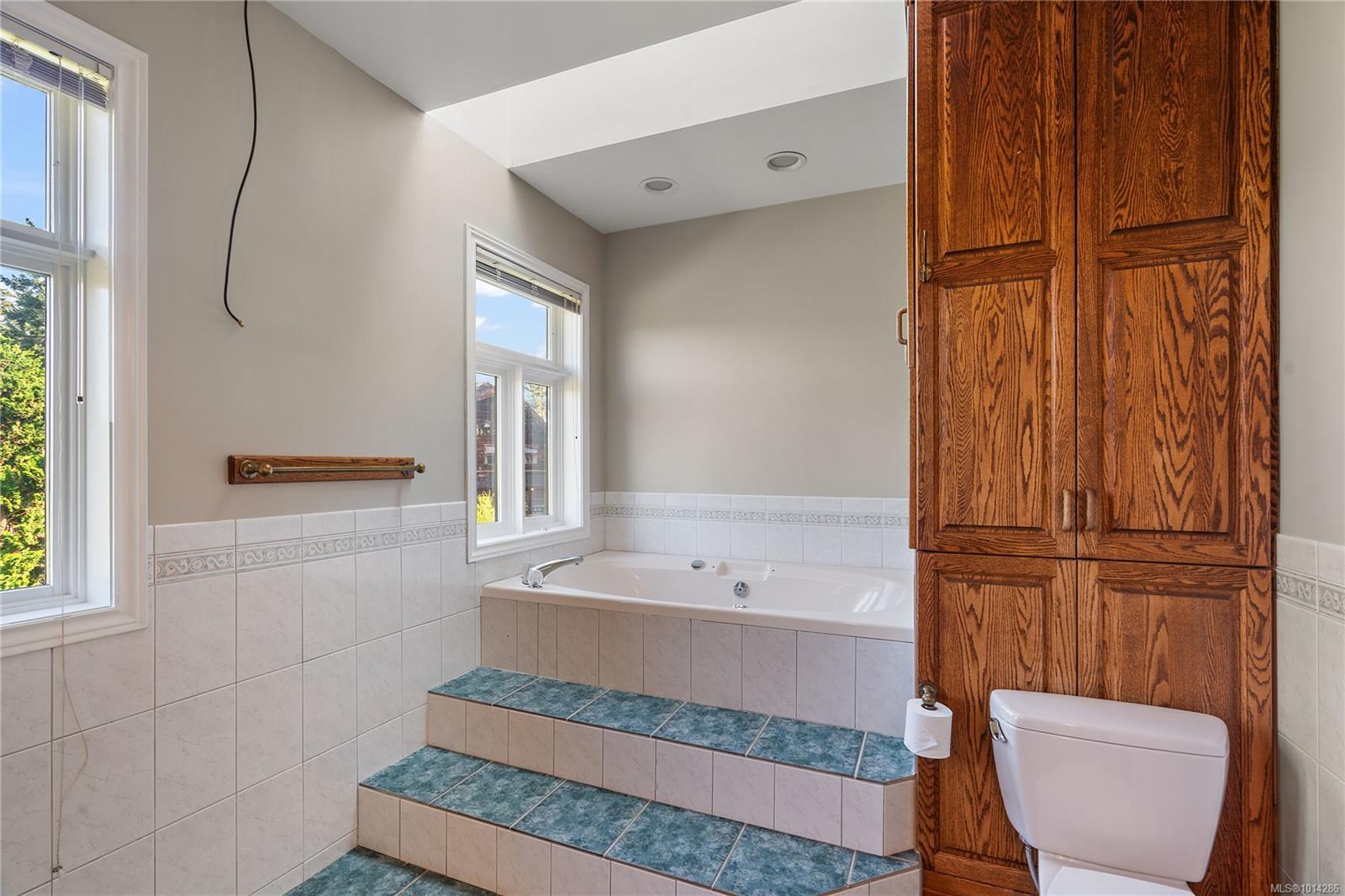 NORTH SAANICH, British Columbia, V8L 5P8, CA, 7 Bedrooms Bedrooms, ,Residential,For Sale,1948660