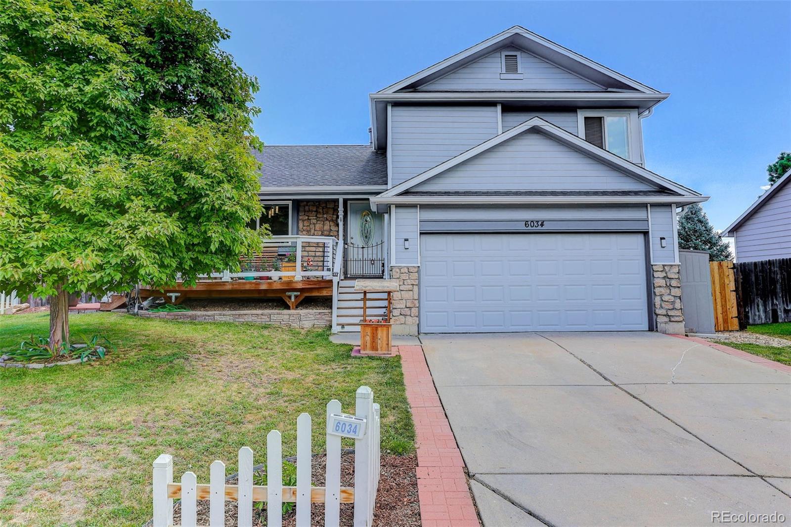 Littleton, Colorado, 80127, United States, 4 Bedrooms Bedrooms, ,2 BathroomsBathrooms,Residential,For Sale,1892660