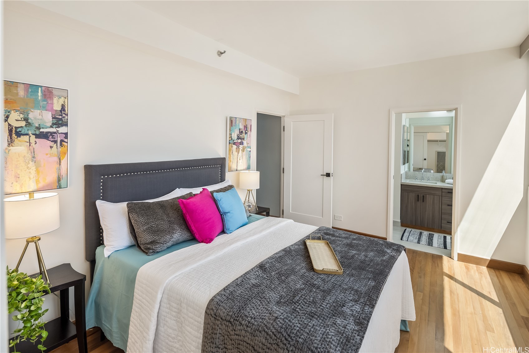 Honolulu, Hawaii, 96826, United States, 3 Bedrooms Bedrooms, ,3 BathroomsBathrooms,Residential,For Sale,1934330