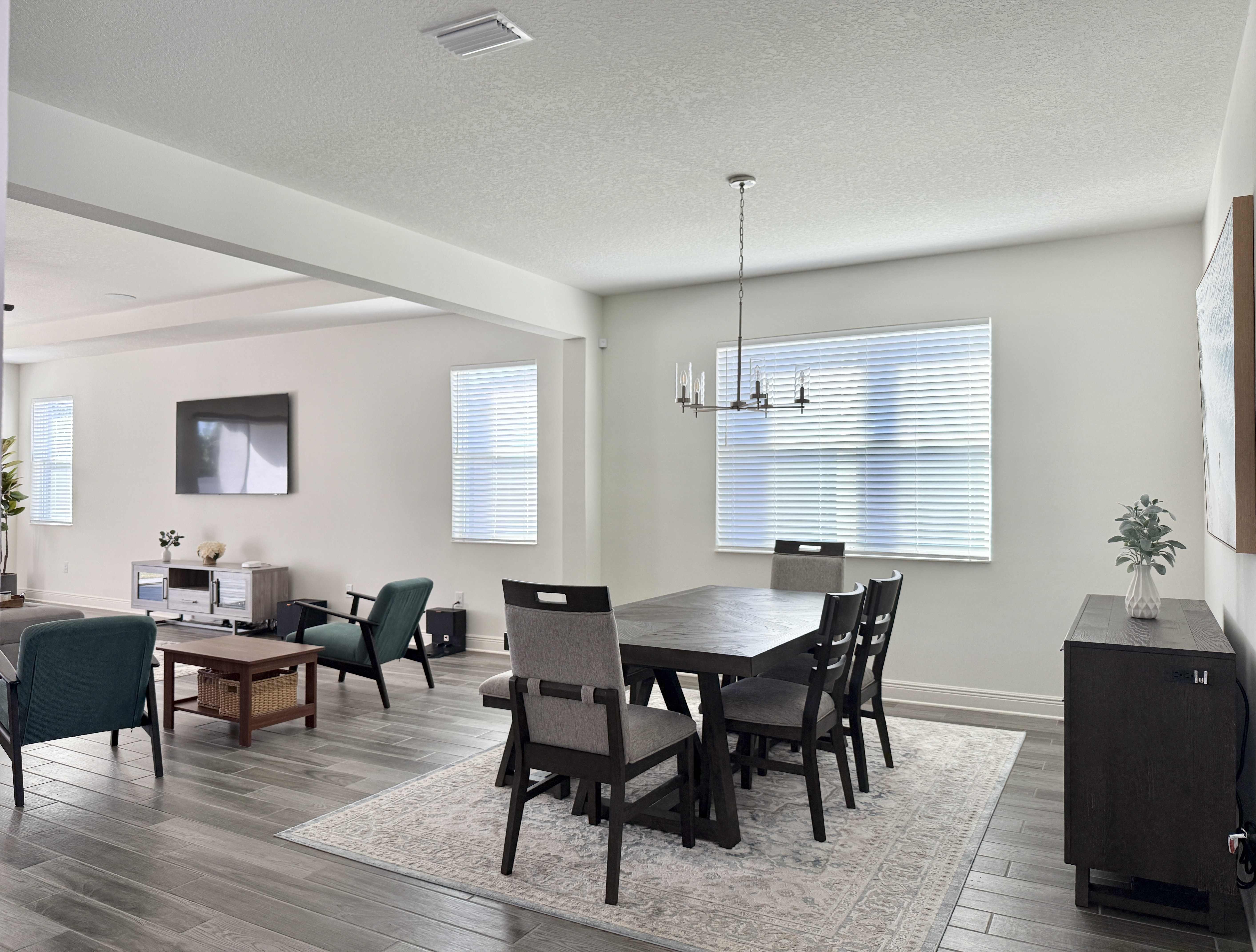 Seffner, Florida, 33584, United States, 4 Bedrooms Bedrooms, ,3 BathroomsBathrooms,Residential,For Sale,1979664