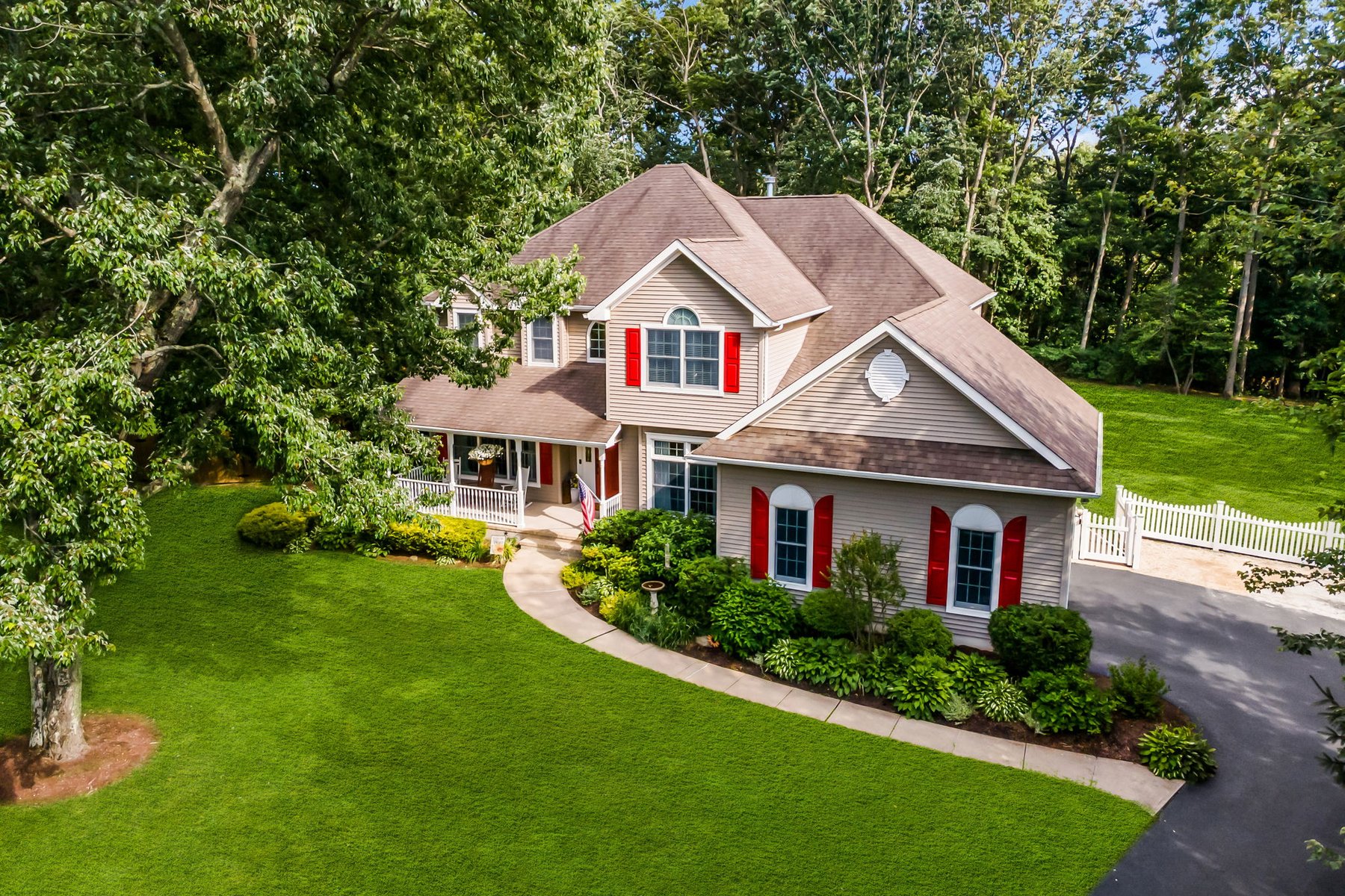  Stunning Colonial in Misty Hollow - 物件實景