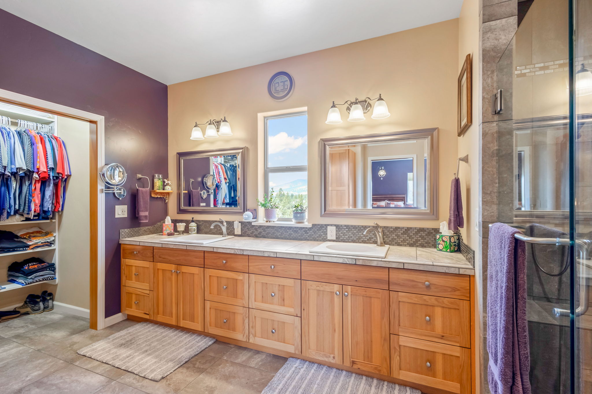 Prineville, Oregon, 97754, United States, 3 Bedrooms Bedrooms, ,4 BathroomsBathrooms,Residential,For Sale,1942116