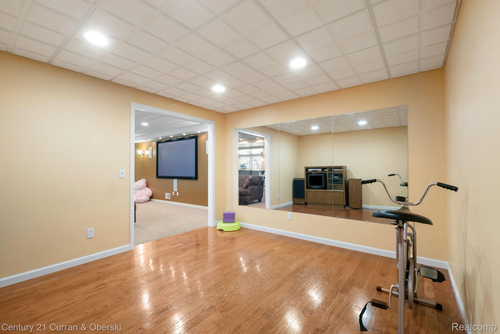 Northville, Michigan, 48168, United States, 5 Bedrooms Bedrooms, ,6 BathroomsBathrooms,Residential,For Sale,2048857