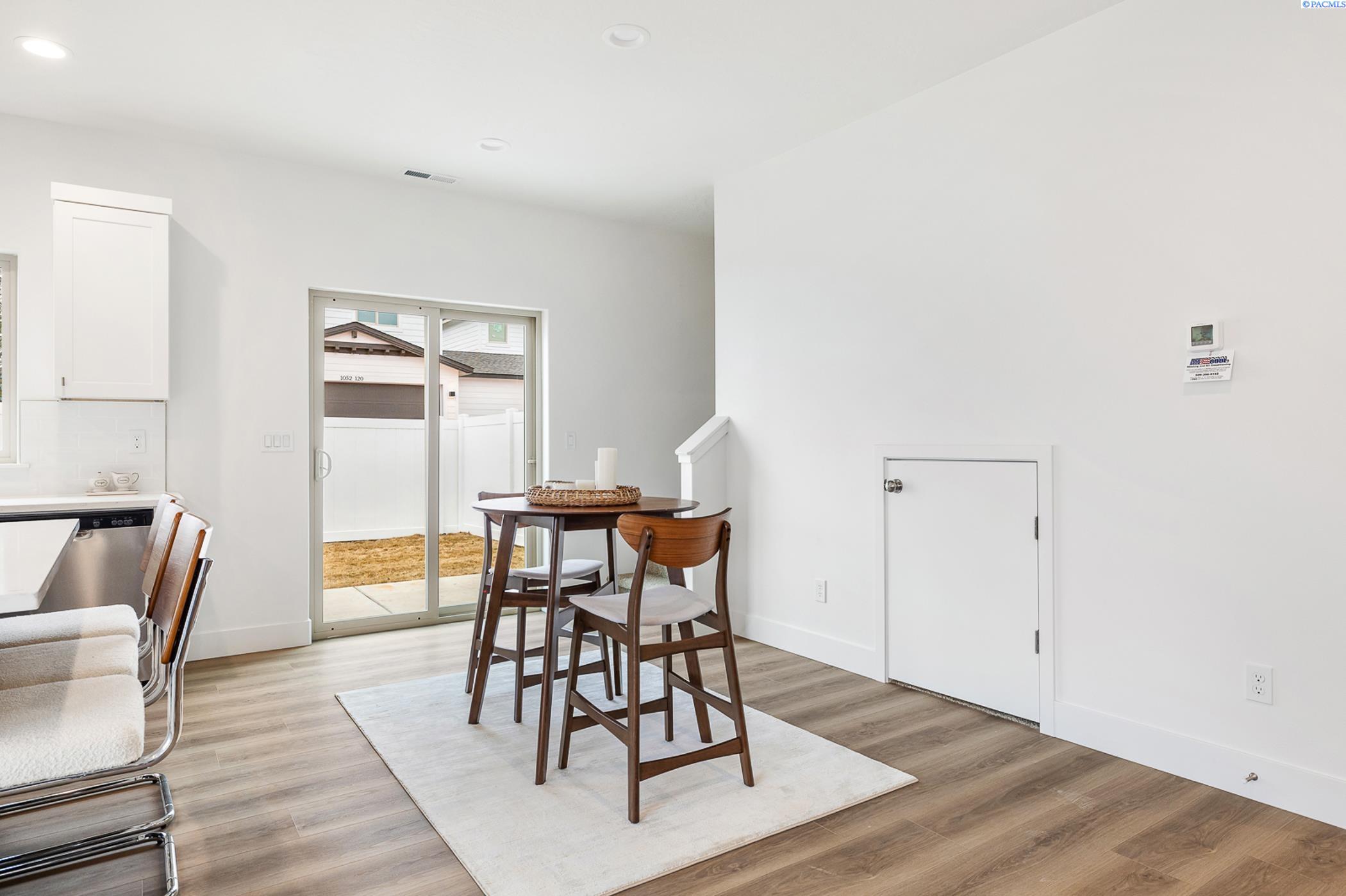 Kennewick, Washington, 99337, United States, 5 Bedrooms Bedrooms, ,Residential,For Sale,1940850