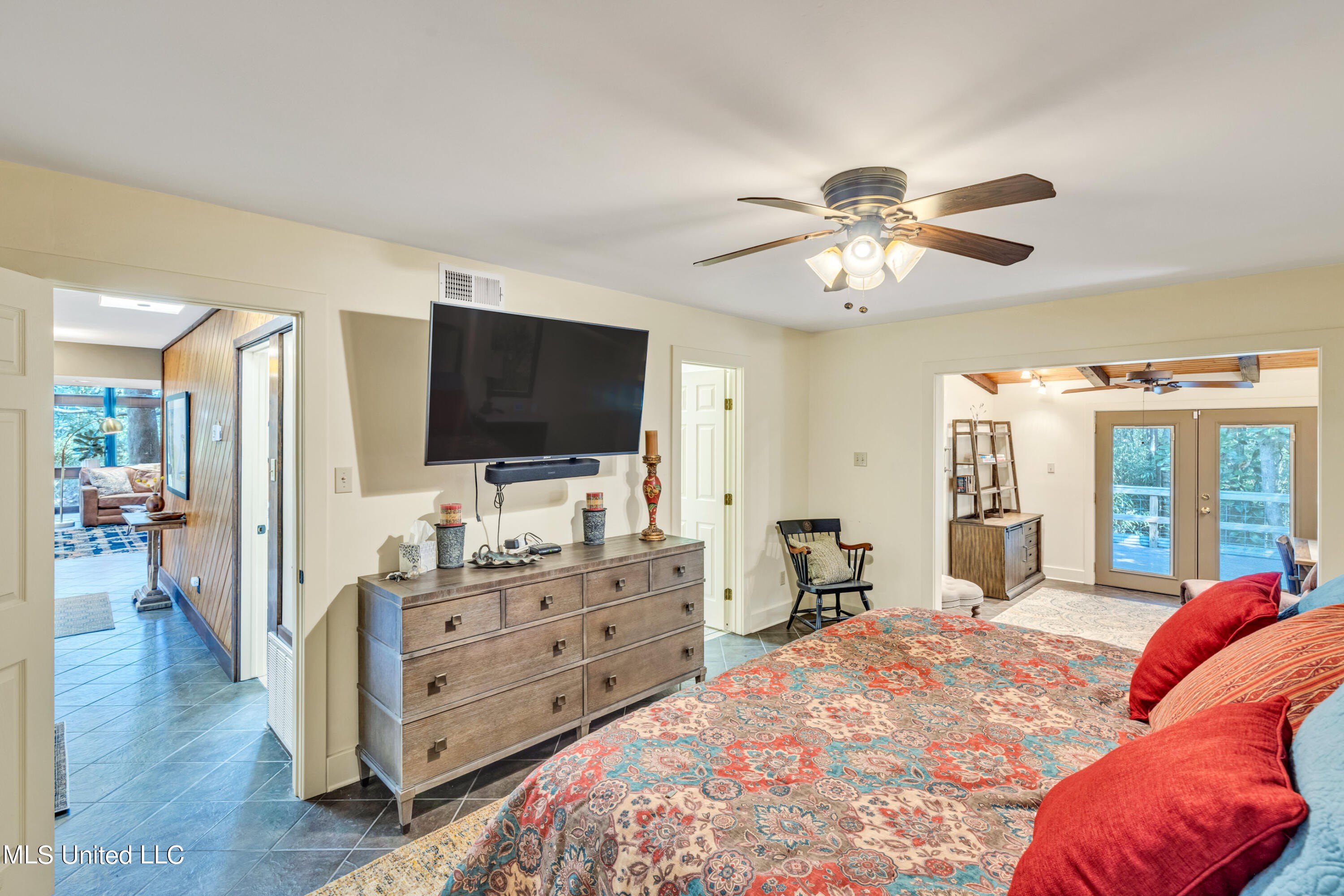 Ocean Springs, Mississippi, 39564, United States, 3 Bedrooms Bedrooms, ,4 BathroomsBathrooms,Residential,For Sale,1942785