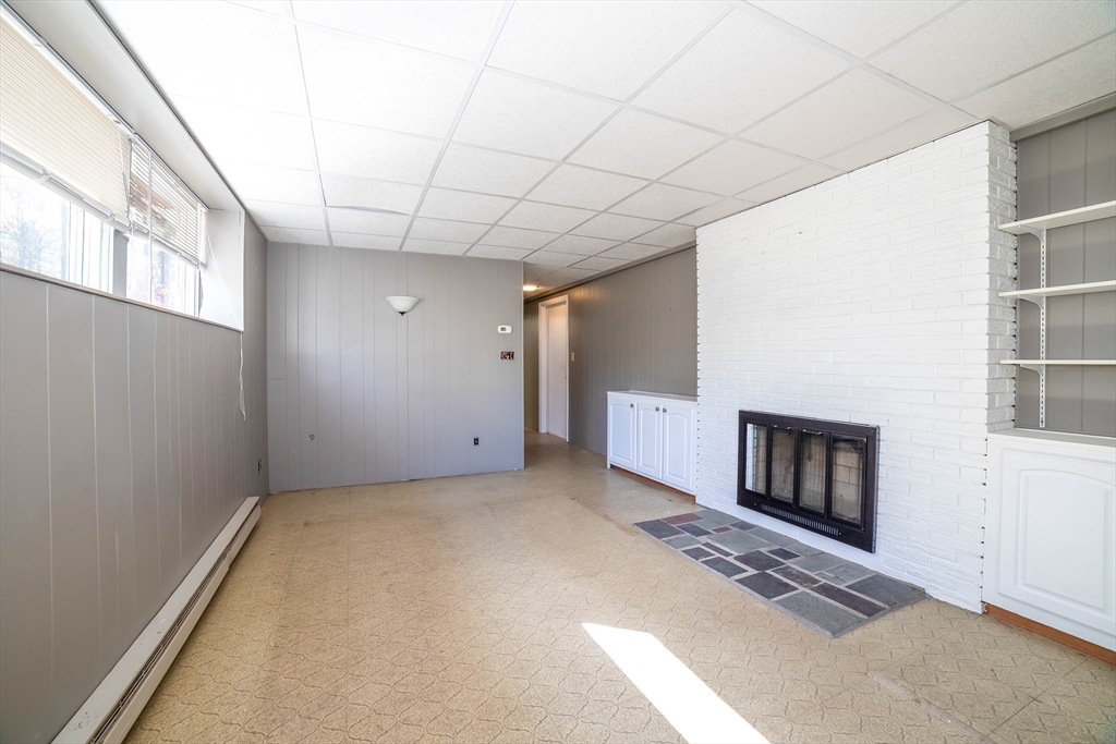 Holden, Massachusetts, 01520, United States, 3 Bedrooms Bedrooms, ,3 BathroomsBathrooms,Residential,For Sale,1991107