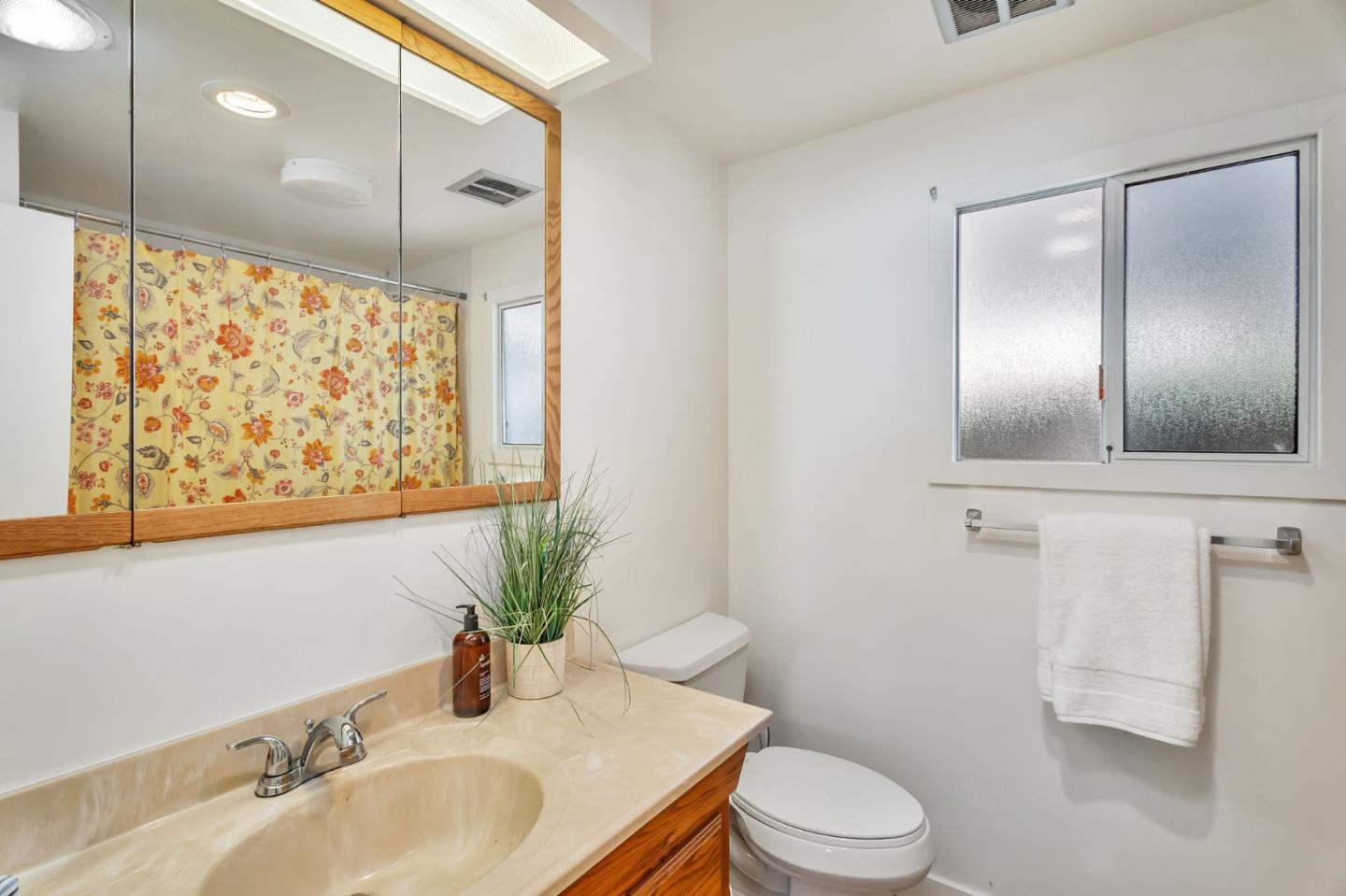 Scotts Valley, California, 95066, United States, 2 Bedrooms Bedrooms, ,2 BathroomsBathrooms,Residential,For Sale,1994569