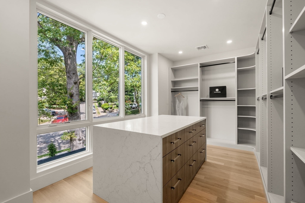 Newton, Massachusetts, 02461, United States, 6 Bedrooms Bedrooms, ,7 BathroomsBathrooms,Residential,For Sale,1882798