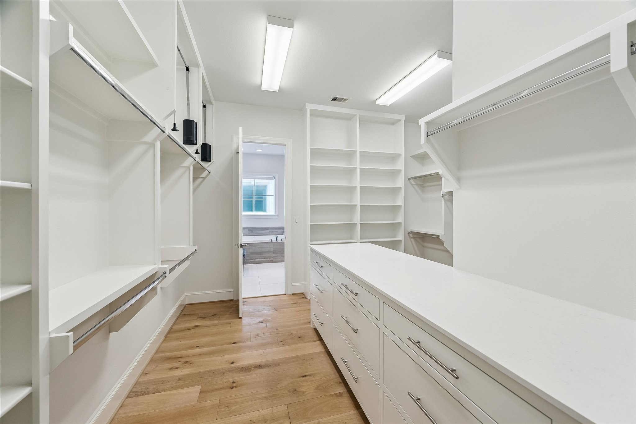  6108 Nicholas Grove Place - 物件實景